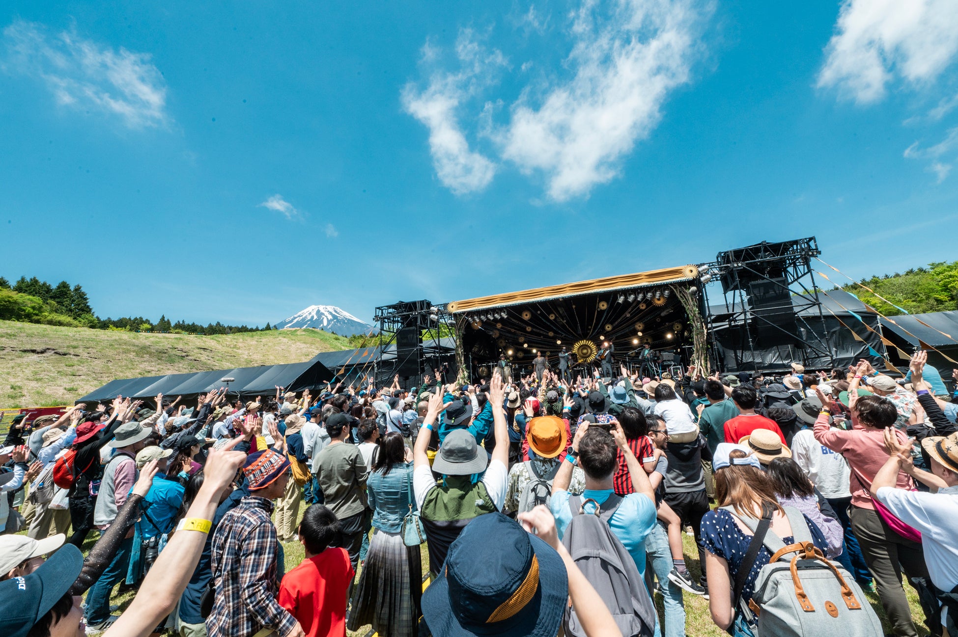 いよいよ今週末開催！富士山の麓の絶景キャンプインフェス 「NEC presents FUJI & SUN ’25」8月、WOWOWで放送・配信決定！