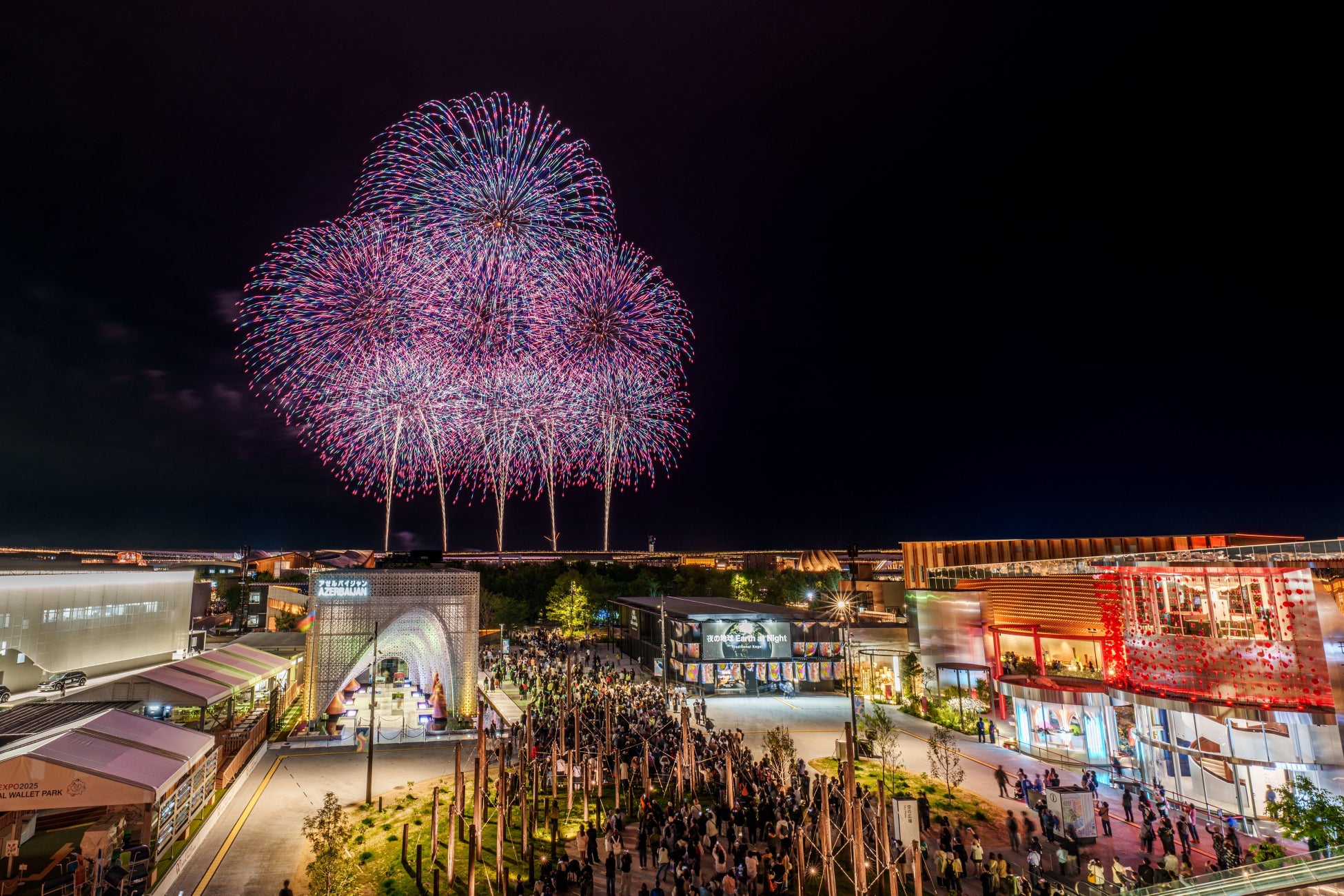 【過去最多】18万人が来場した大阪・関西万博。夜空を彩った双葉花火、希望の光が世界へ