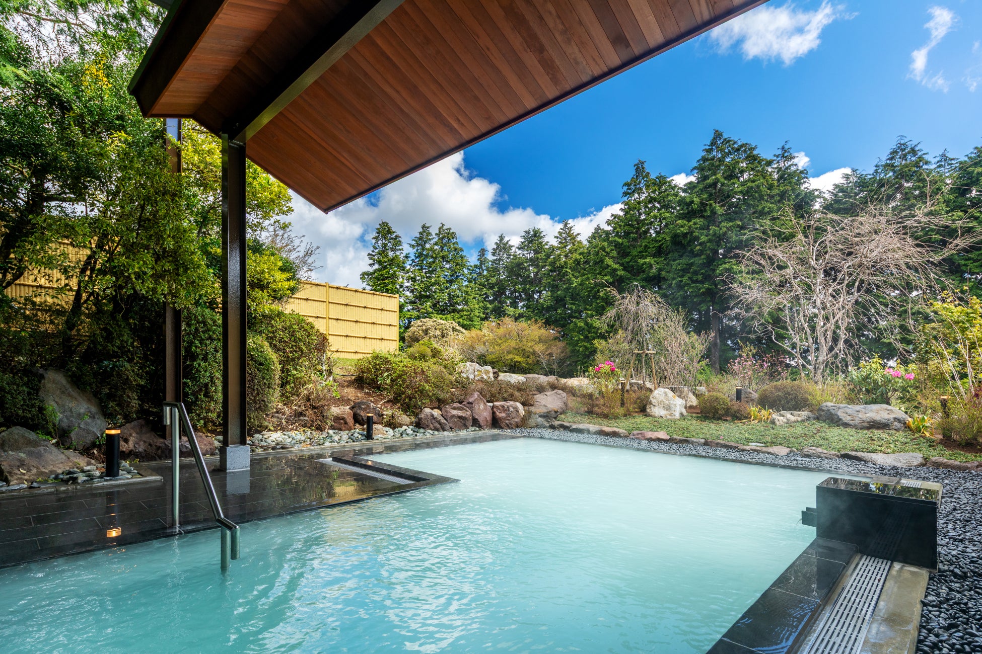 発売開始!【虫に悩まない夏へ】虫が嫌がる7種の音とマット成分を拡散!ポータブル虫除け器