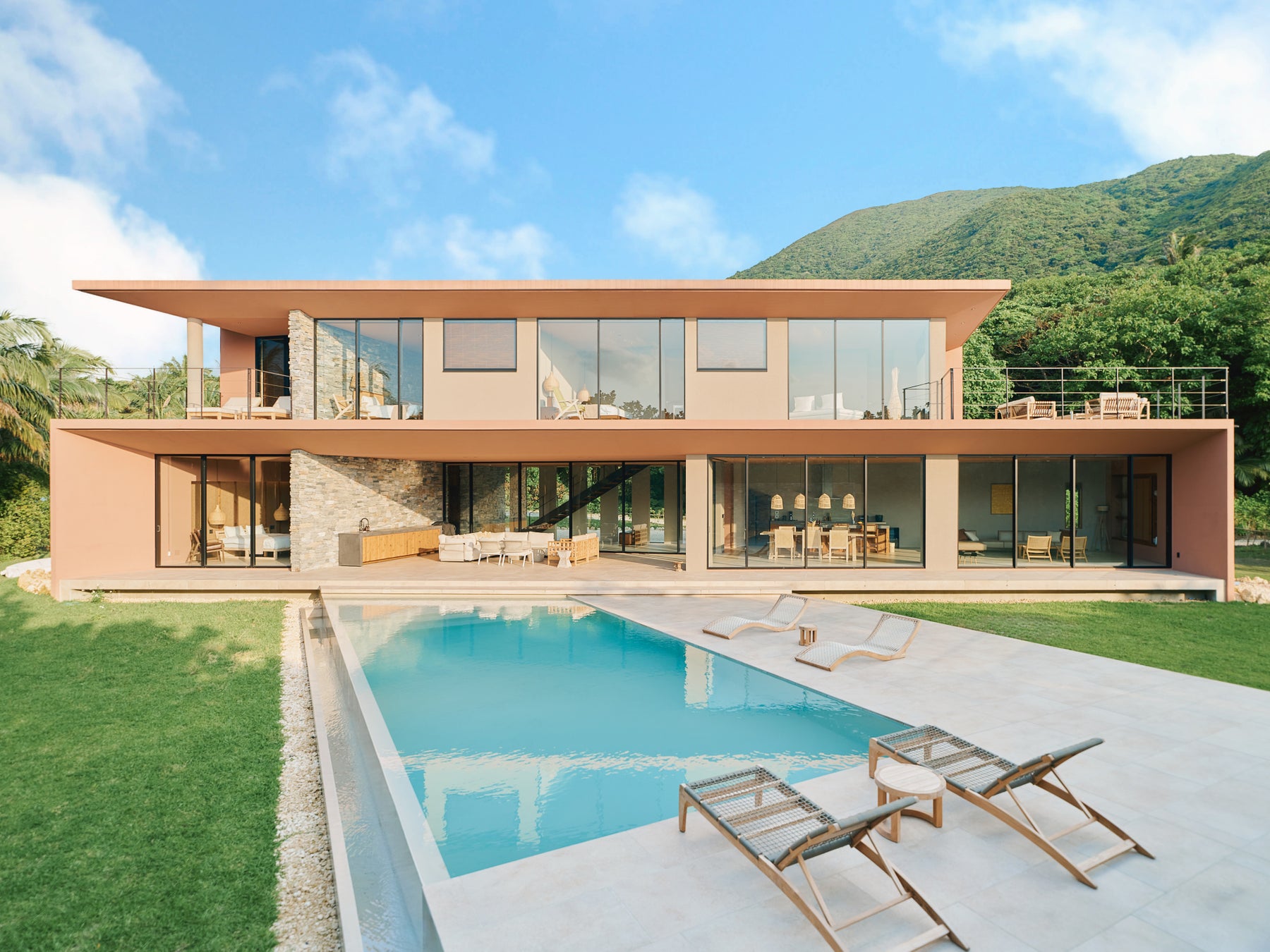 清流が目の前を流れる絶好のロケーションで開催。身も心もととのうサウナイベント「COMORIVER SAUNA FES 2025 summer」