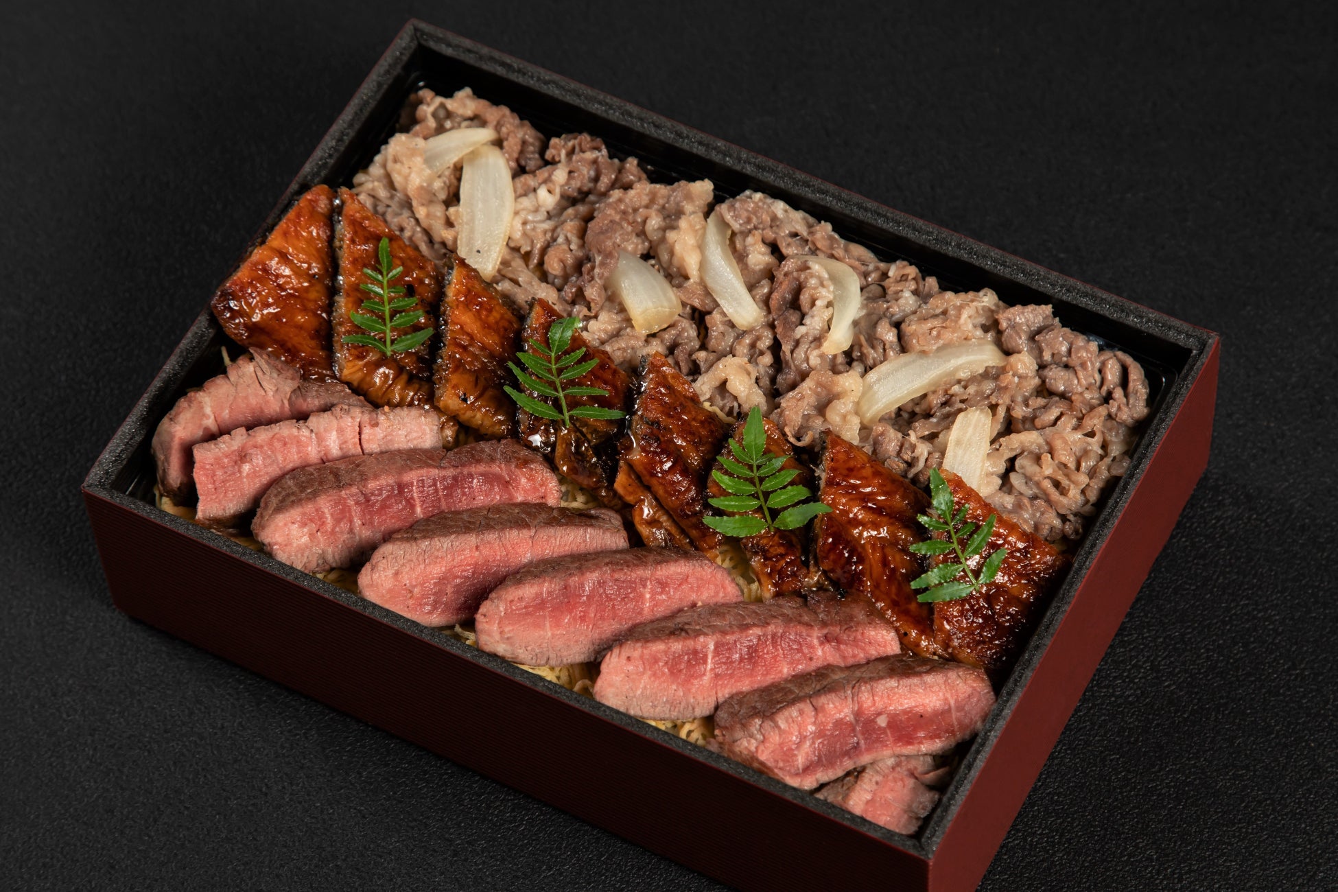 【神戸北野ホテル】７・８⽉限定！初夏の瑞々しさを桃で堪能「盛夏の足音～桃の⾹りに包まれるスイーツビュッフェ～」