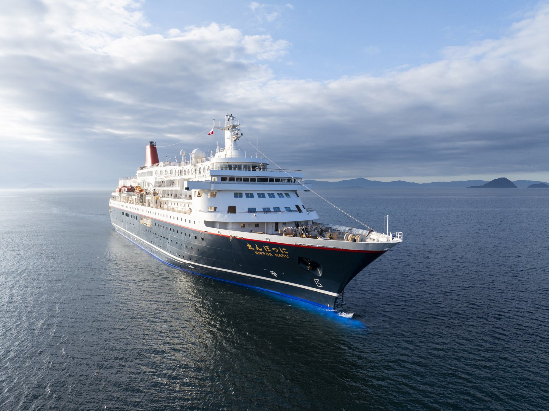 横浜赤レンガ倉庫『Red Brick Breeze 2025』8月2日(土)~計30日間、開催決定!地中海の風を感じる人気リゾートエリアが横浜に出現!爽やかな異国情緒漂う空間とグルメで、海外旅行気分に