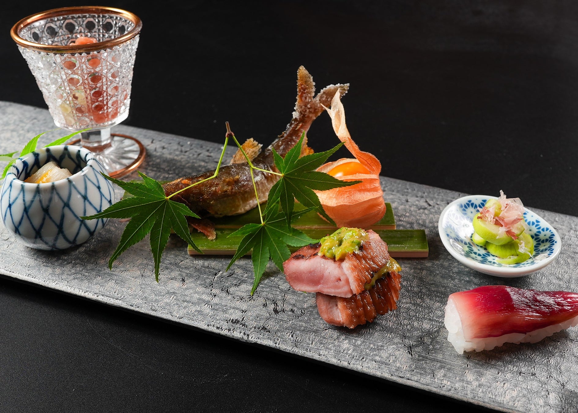 【リーガロイヤルホテル大阪】桃スイーツと創作料理が織り成す、至福の夏時間「桃アフタヌーンティーランチ」