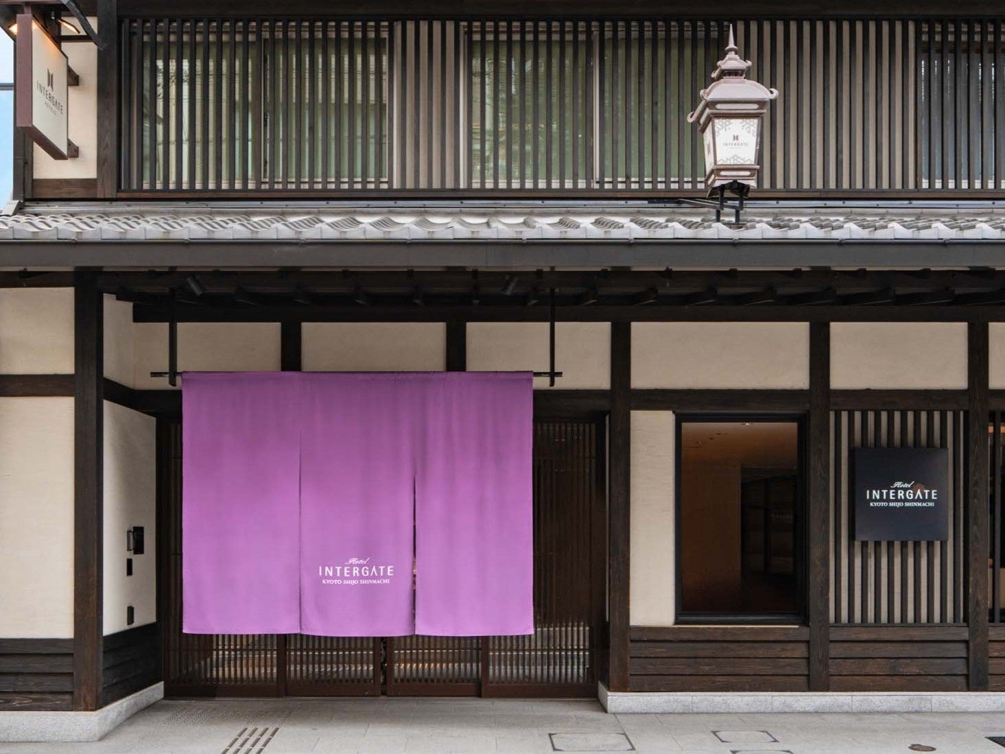 【ホテルグランヴィア岡山】四季折々のいけばなで彩るロビー空間、草月流で幕開け