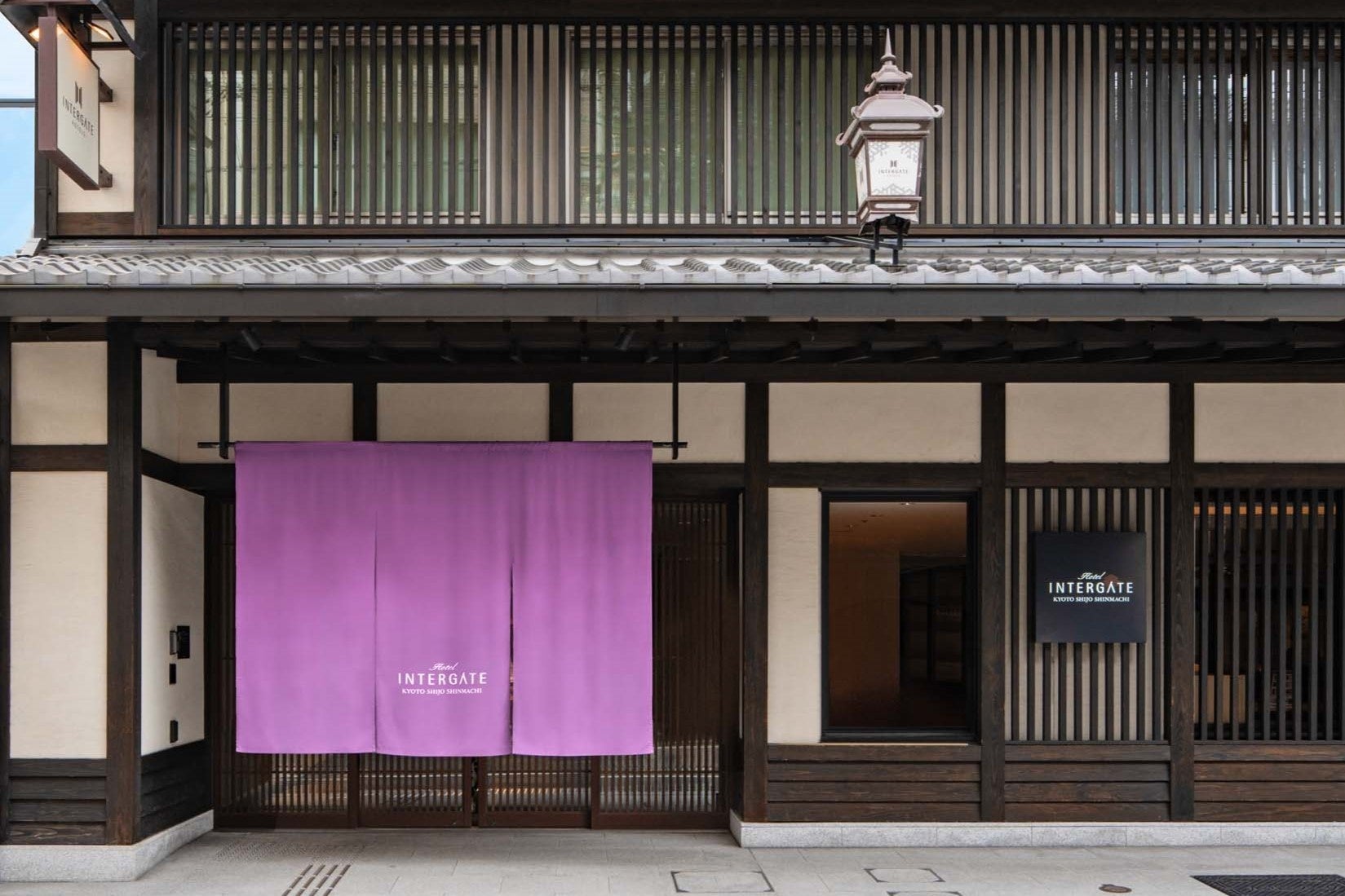 【ホテルグランヴィア岡山】四季折々のいけばなで彩るロビー空間、草月流で幕開け