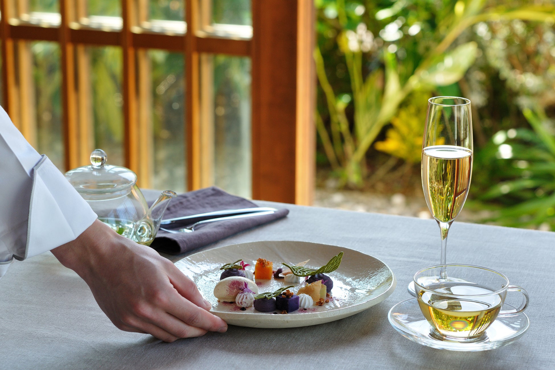 日本旅行赤い風船 ガンダムパビリオン入場確約!JRセットプラン発売