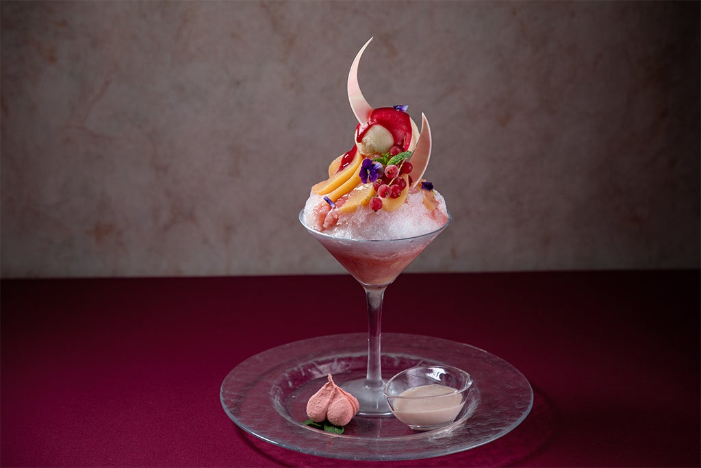 ランチやディナーの食後にもぴったりな大人・贅沢ご褒美“かき氷”　「サザンタワーダイニング」に登場！ここでしか味わえない！福島県産の桃の果実味たっぷり濃厚ソースで楽しむ『桃のかき氷』