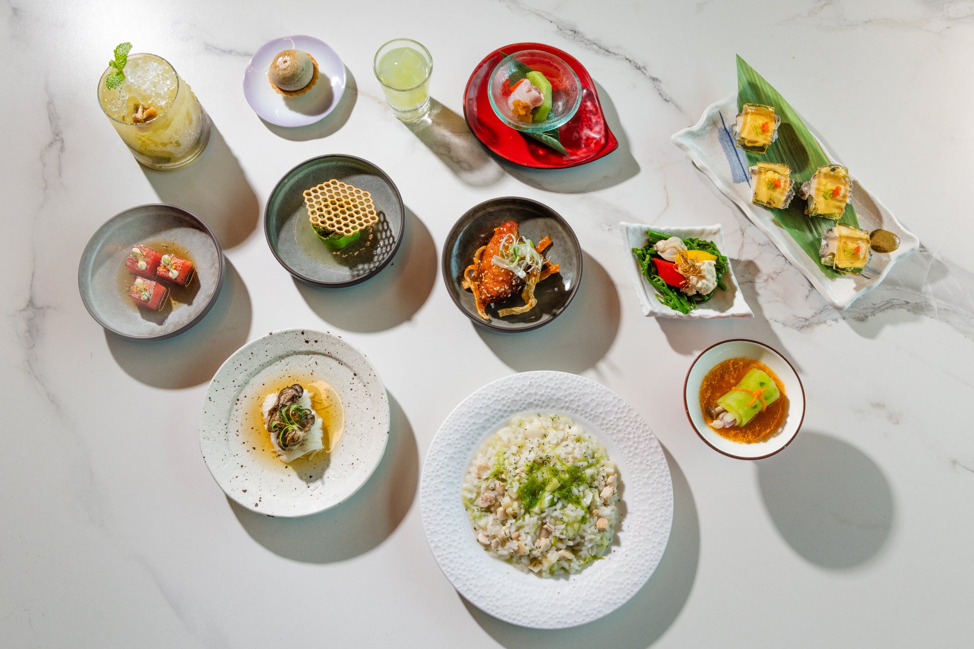 【大阪マリオット都ホテル】果汁あふれる白桃と、はじける西瓜の魅力をグラスに閉じ込めた、みずみずしさが光る夏季限定カクテルが登場