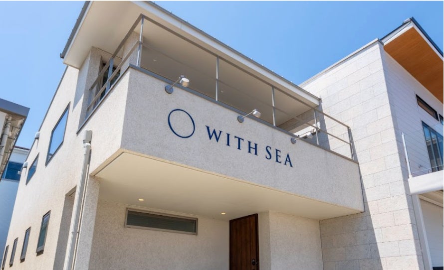 【ロイズ】いよいよ見頃!7月にかけてローズガーデンのバラが最盛期を迎えています。ガーデン散策&スイーツを楽しんで。