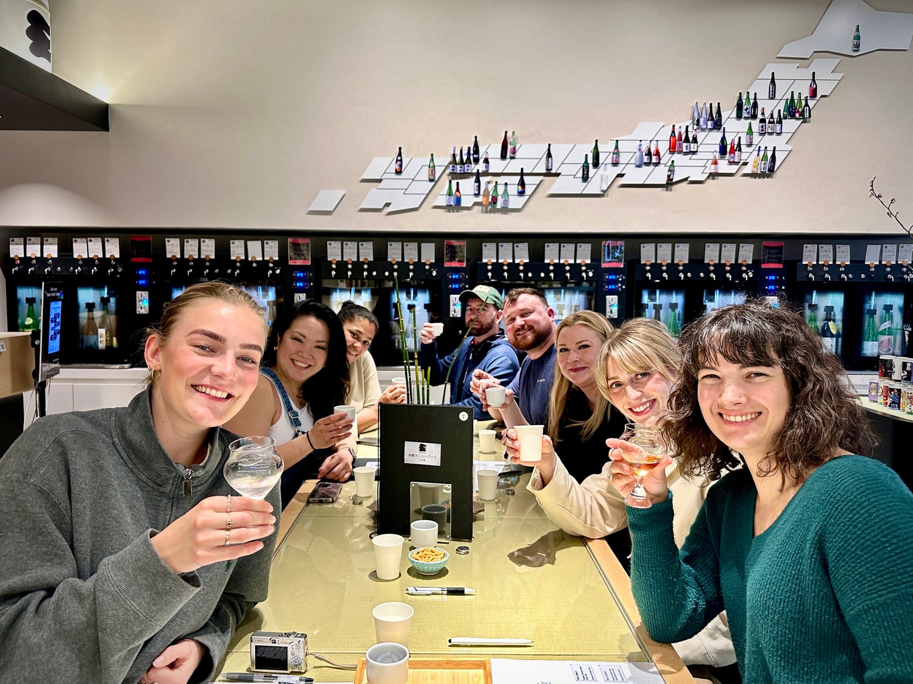 浅草の日本酒体験施設WASAKEが、海外団体顧客向けの日本酒体験プログラム6つをリニューアル。国際ウェルネスツーリズムEXPOに出展し新プログラムをローンチ。
