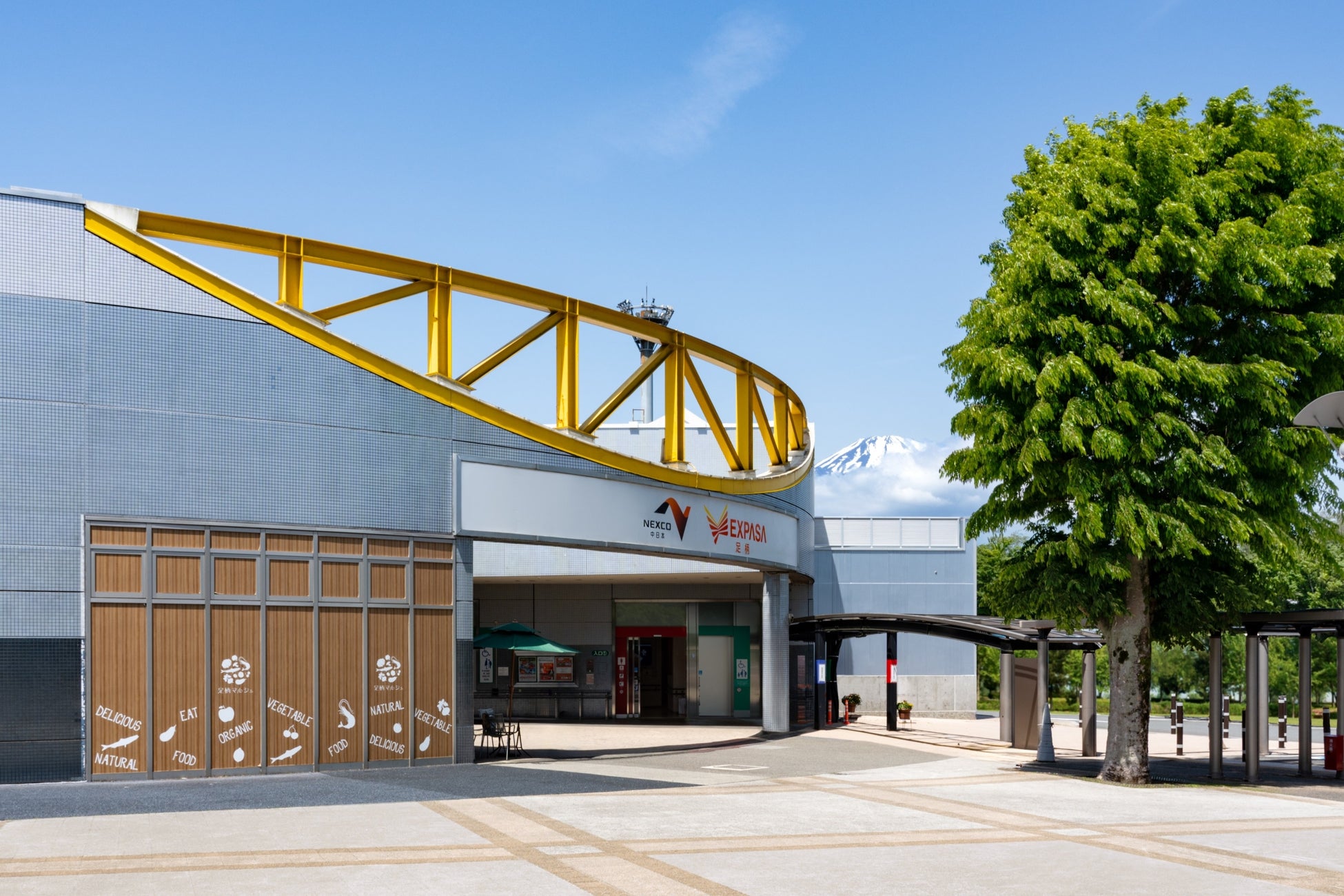 【足柄ハイウエイレストラン】「ゴジラ・ストア EXPASA足柄出張所」コラボメニュー販売開始　販売期間：2025年7月12日（土）～　2025年9月23日（火・祝）