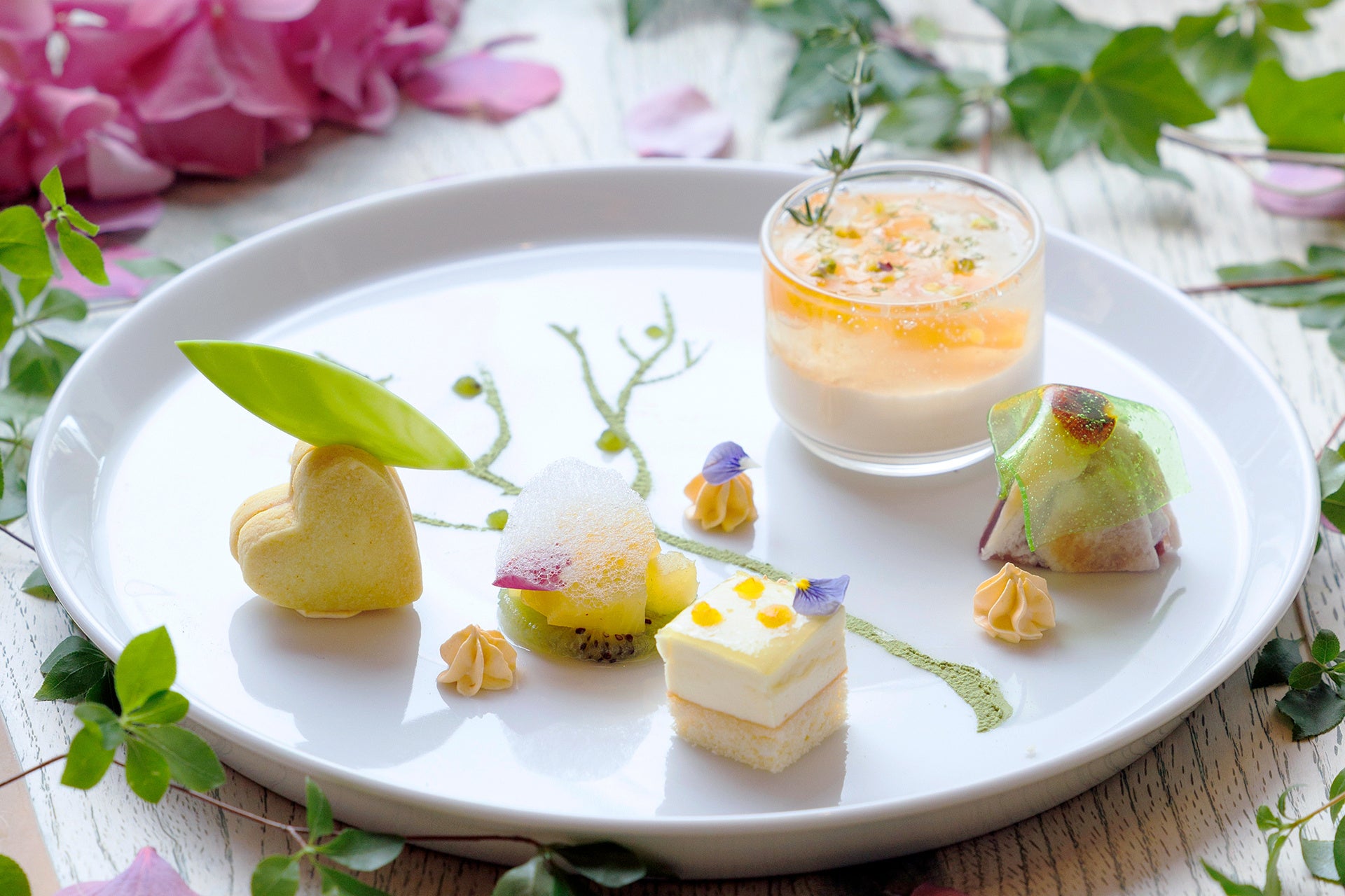 浅草を拠点とする観光人力車「東京力車」がストリートブランド「#FR2」とコラボレーション!伝統とストリートが交差するアイテムを2025年7月5日(土)より数量限定発売!