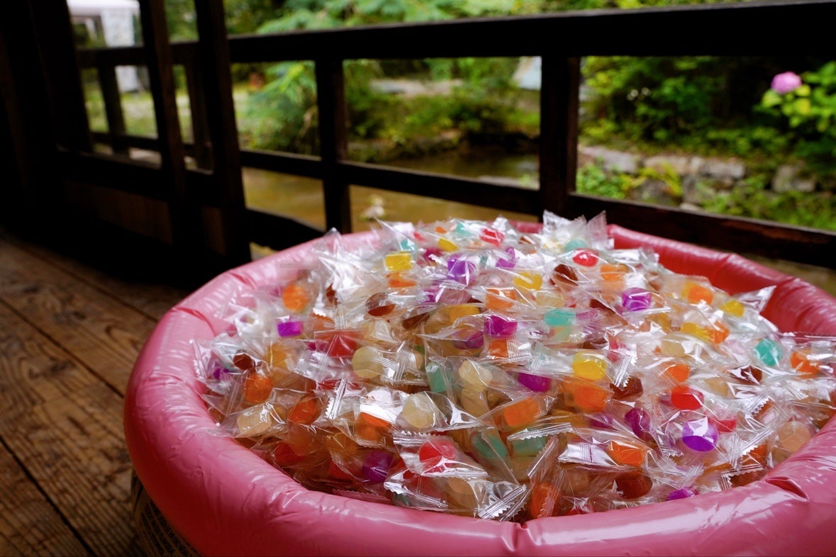 【愛知県岡崎市】猛暑なので食べられるプールつくりました。期間限定の涼しくないプールで甘〜い写真をどうぞ！