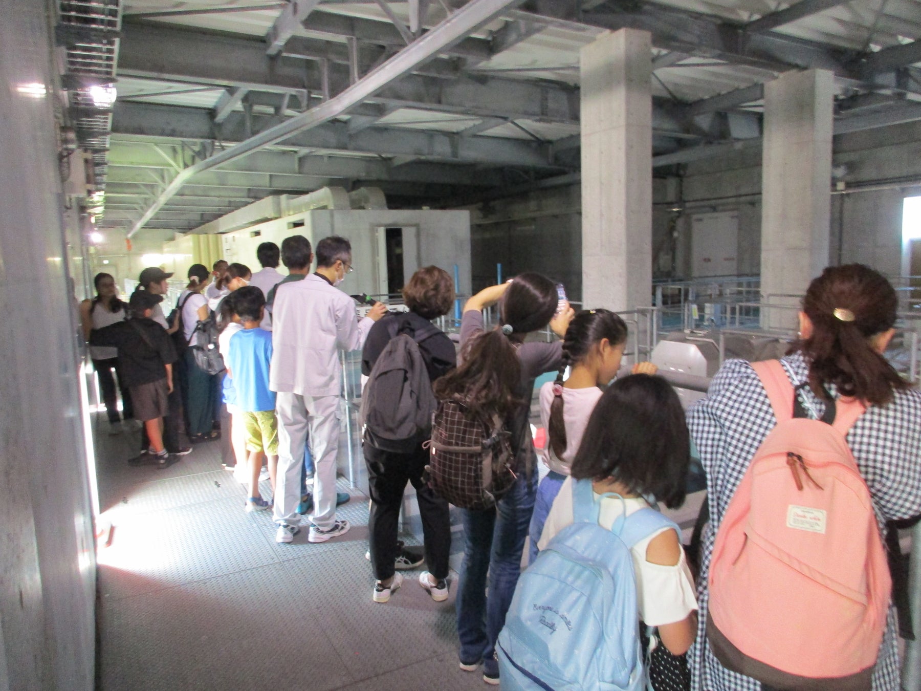 【奈良ホテル】万博カラーの七夕アーチが奈良ホテルを彩ります。願いを未来へつなぐ4日間大阪・関西万博公式キャラクター「ミャクミャク」と特製アーチが彩る限定ディスプレイを設置