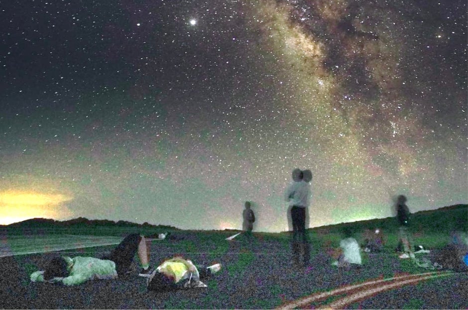 【長崎・五島／新上五島町】空港の滑走路に寝ころんで、満天の星を仰ぐ夜。「上五島空港 星空ナイトツアー」開催！
