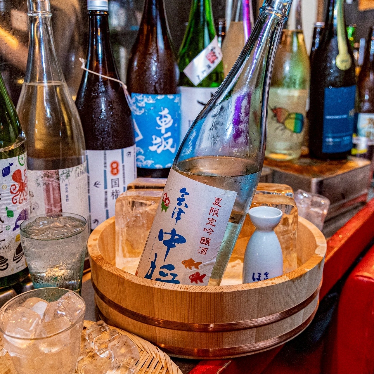 夏に美味しく楽しく飲める日本酒【夏酒 希少地酒 飲み放題 ￥2500】海老と馬肉と日本酒９周年記念７月１日～８月３０日の期間限定 池袋栄町通り店 美久仁小路店 2店舗同時開催
