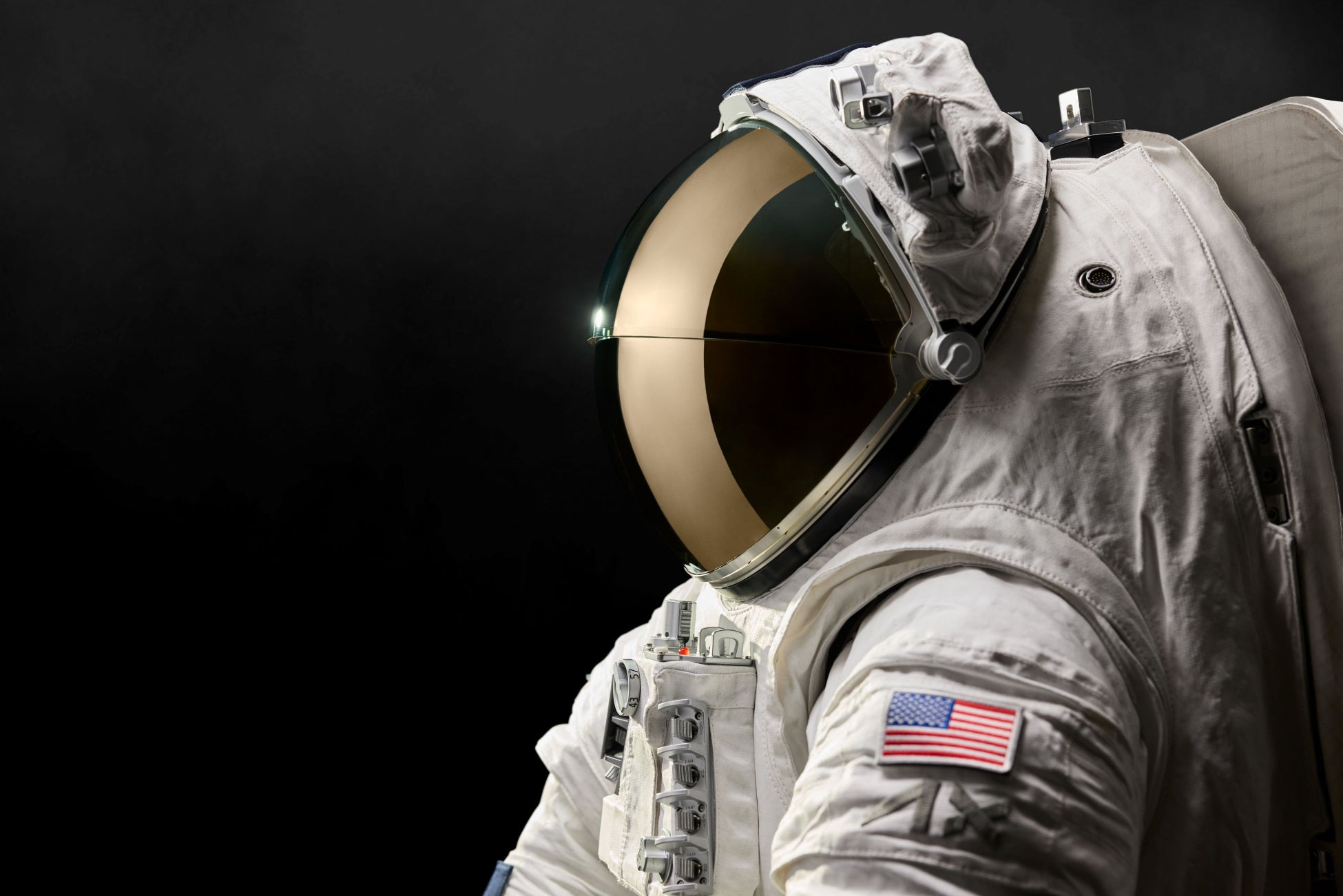 オークリーとアクシオム・スペース、宇宙飛行士のための次世代バイザーシステムを発表