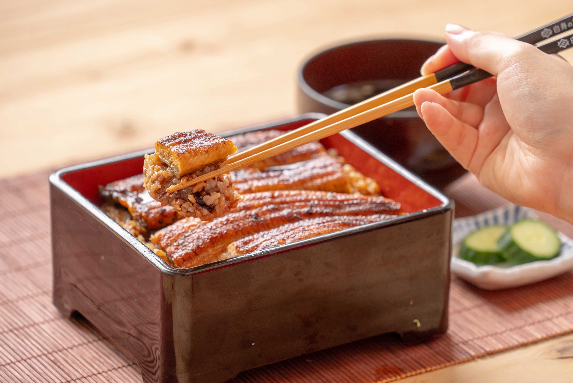 地産地消でつなぐ地域循環型グルメ。おふろcafe 白寿の湯にて、土用の丑の日に隣町上里町で育ったうなぎを使ったメニューを限定提供