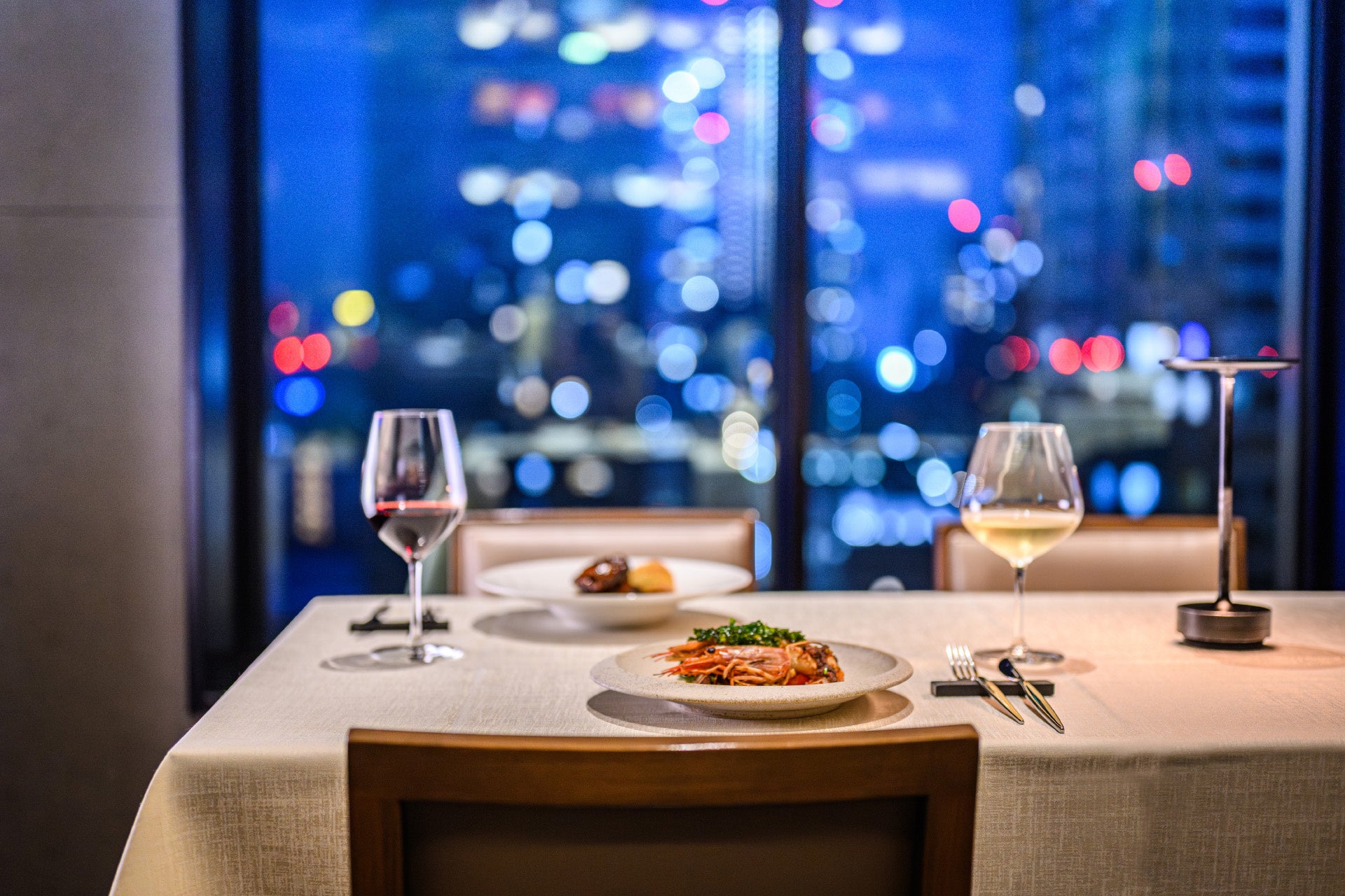 煌めく夜景とワインに酔いしれる、秋香るフレンチディナー／ザ ロイヤルパークホテル アイコニック 大阪御堂筋
