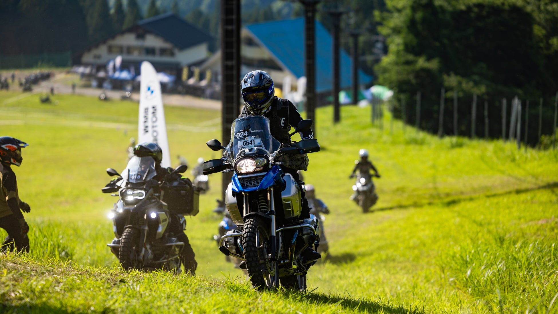 「わかさ氷ノ山スキー場」緑のゲレンデにGSライダー集結！夏場で地域共創のバイクイベント誘致、新たな魅力の発見へ
