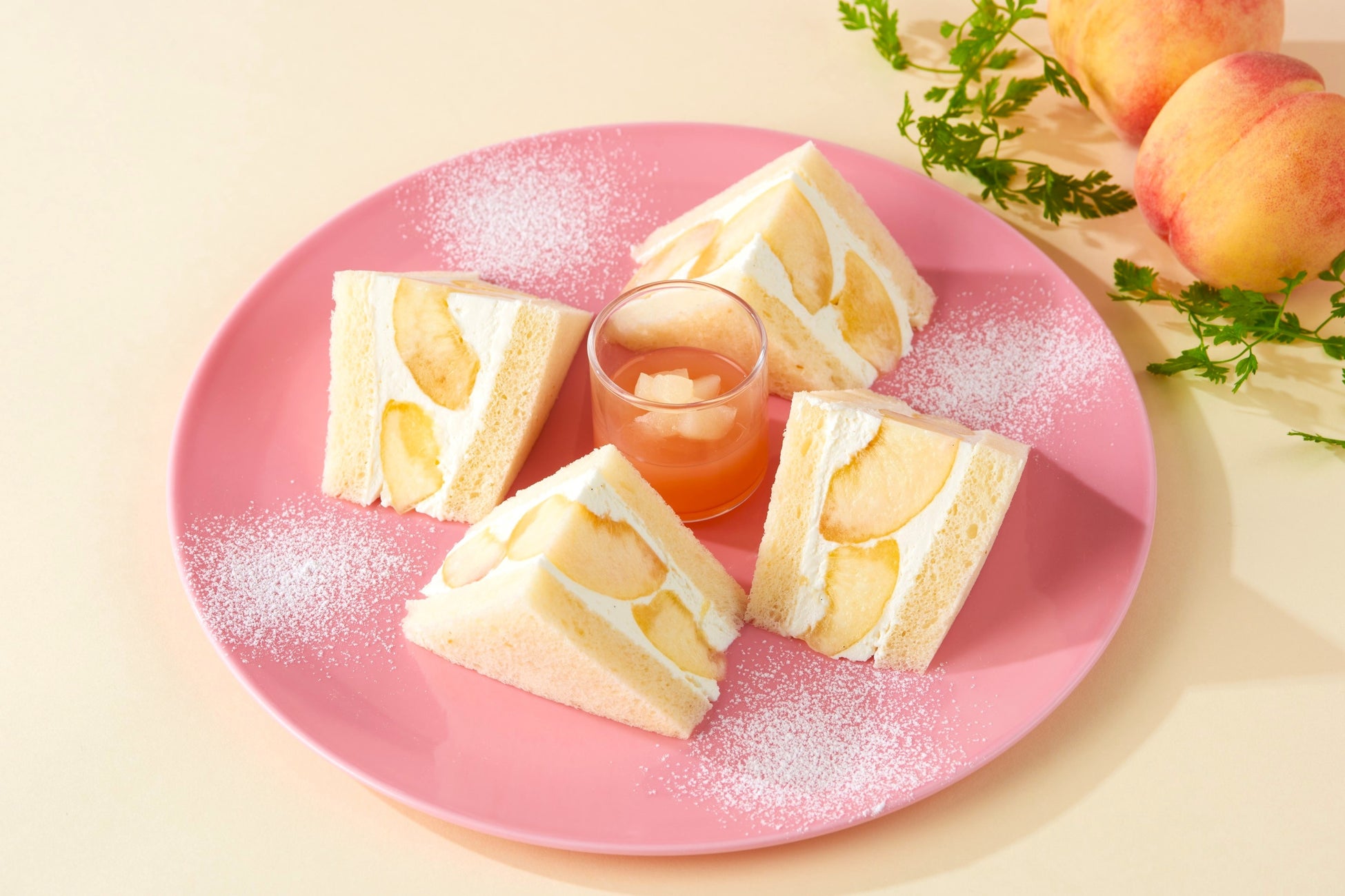 夏の身体に、桃のごほうび。桃をまるごと1個使用した贅沢サンドが登場！