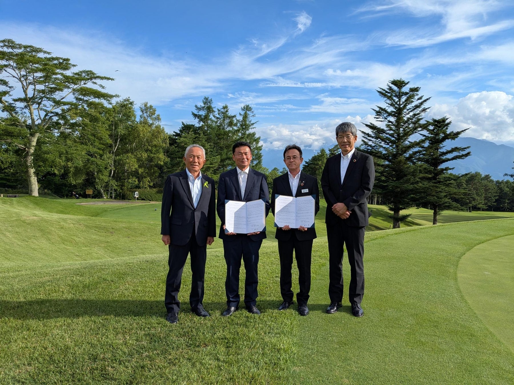 水と付属の塩を入れて振るだけで発電!「COGIT防災 水だけで光る緊急ライト」を7月22日より発売