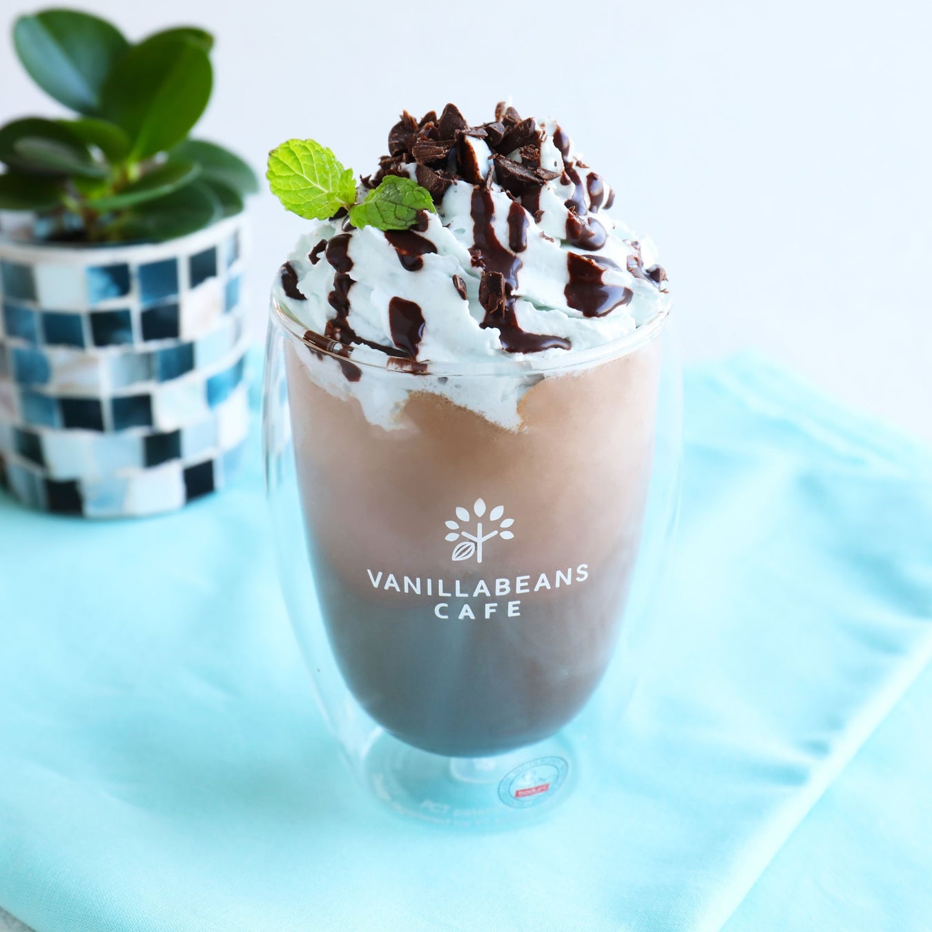 “水上を歩く”新感覚を北海道ボールパークFビレッジで体験!パーソナル水上クラフト「Wheeebo」のレンタル提供を開始