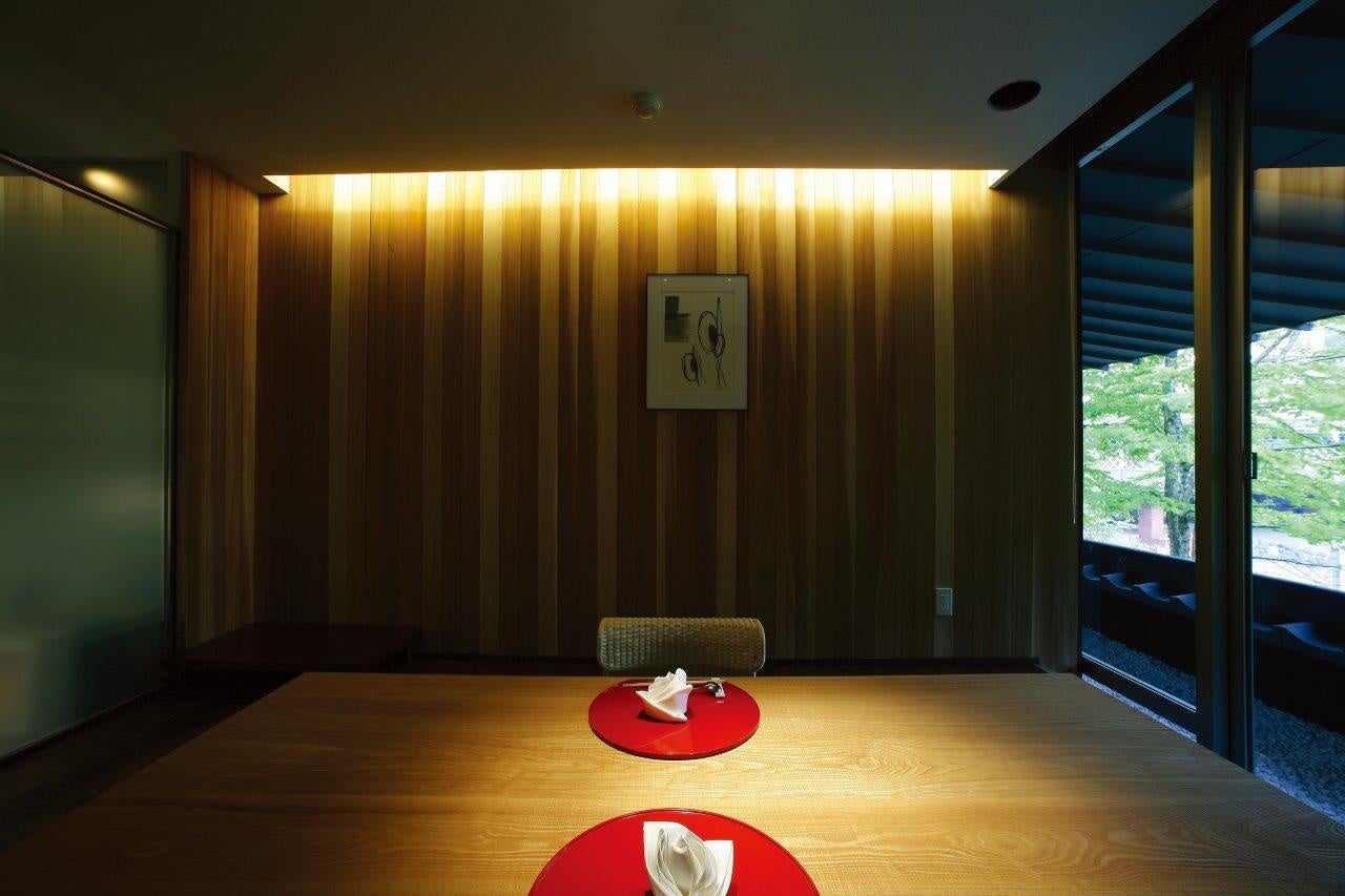 「東京ディズニーリゾート(R)・スペシャルドローンショー“マジック・イン・ジ・エア”」