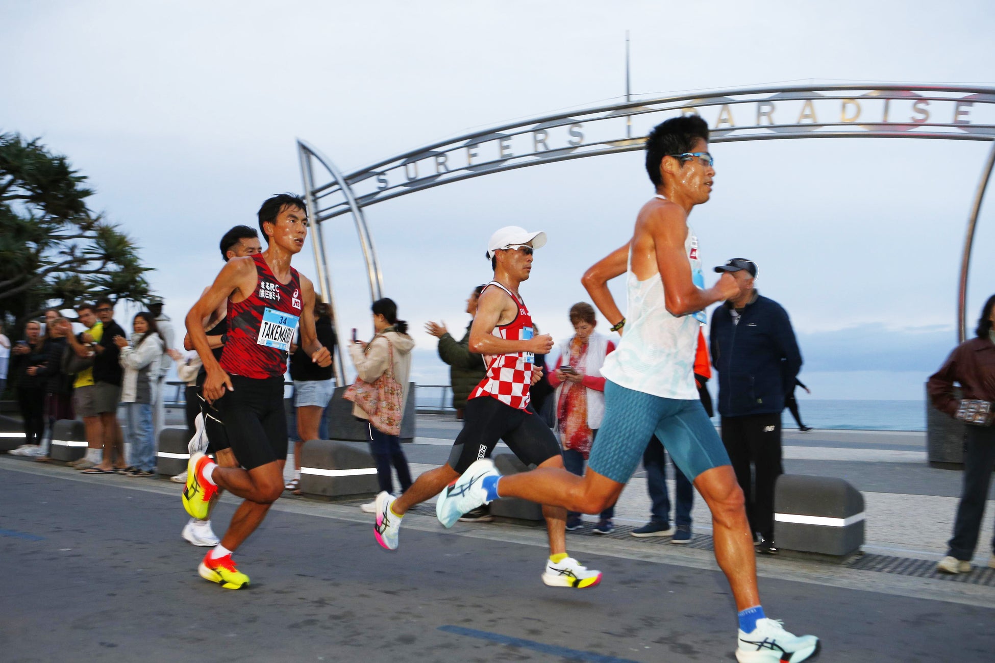 【ヒルトン東京】プティ・ブーランジェリー「アリスとハート女王様のお茶会」