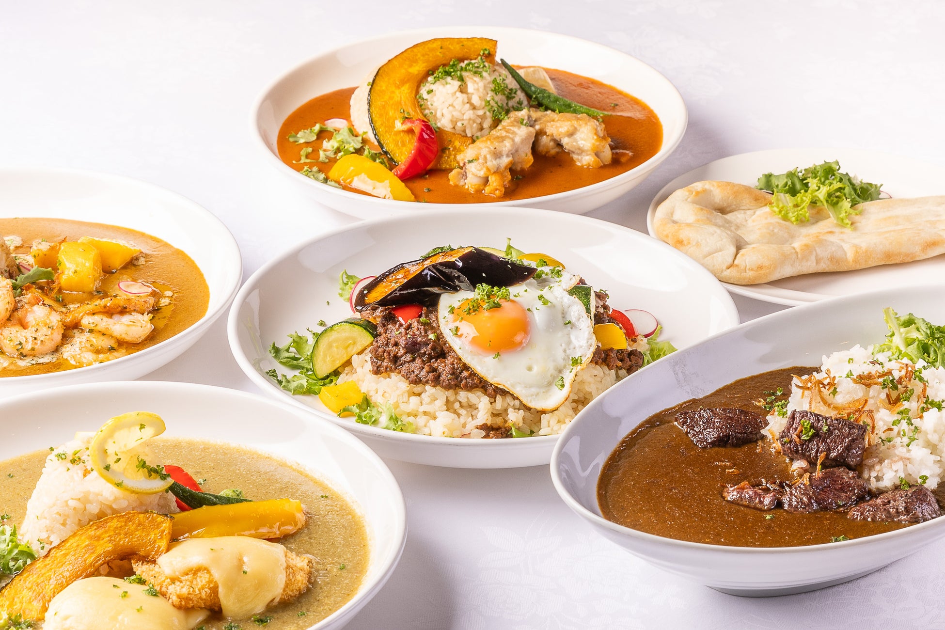 東京都庁第一本庁舎２階の大型の熊手が新しくなりました。