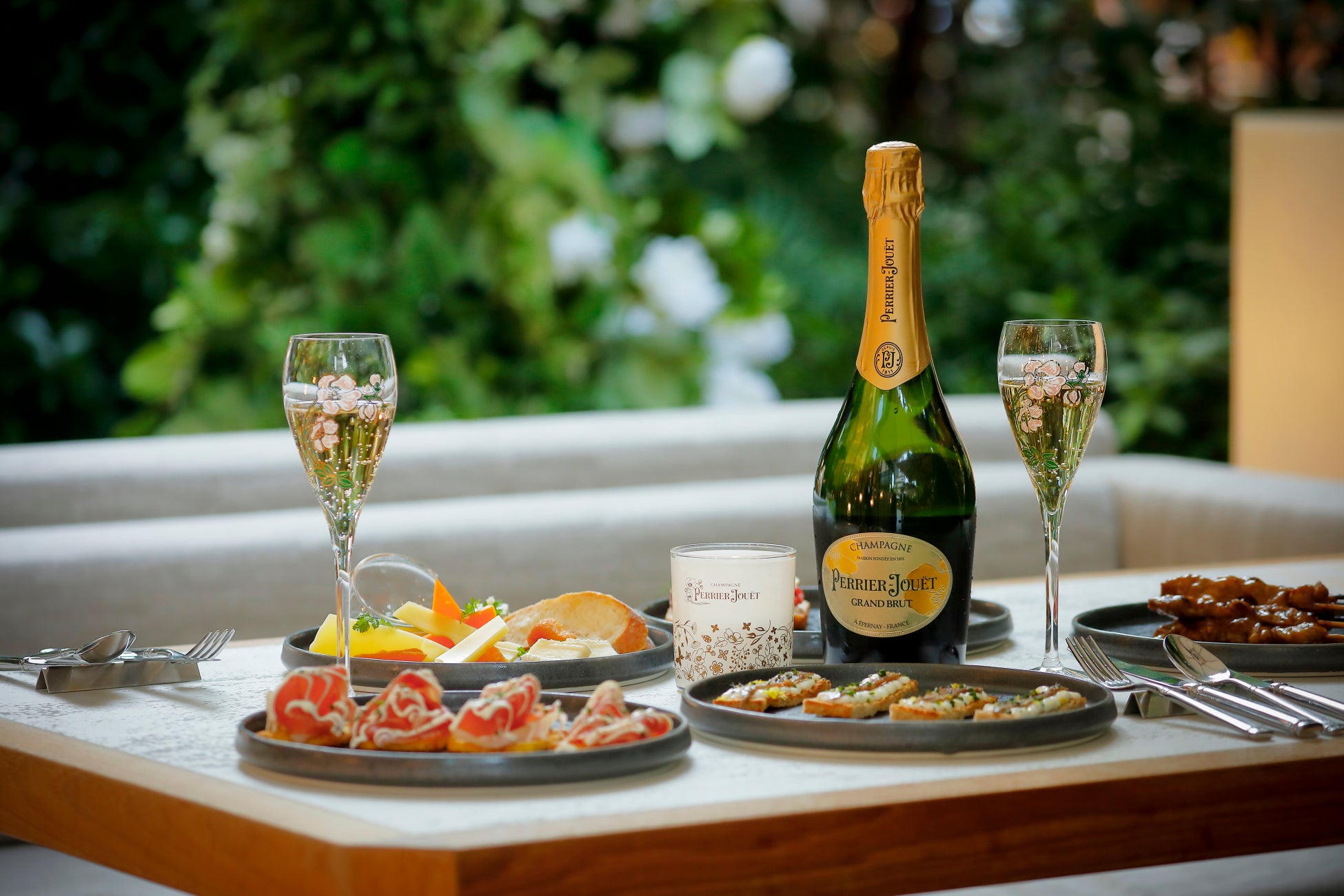 【ヒルトン東京お台場】まるで“宝石”のような秋スイーツ!山梨産「シャインマスカット」が主役のアフタヌーンティー登場