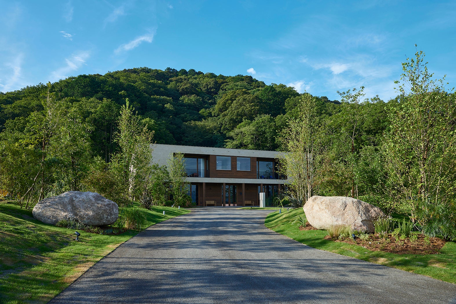 いよいよ運行スタート!嵐電のベビースターラッピングトレインで京都の旅に出よう!