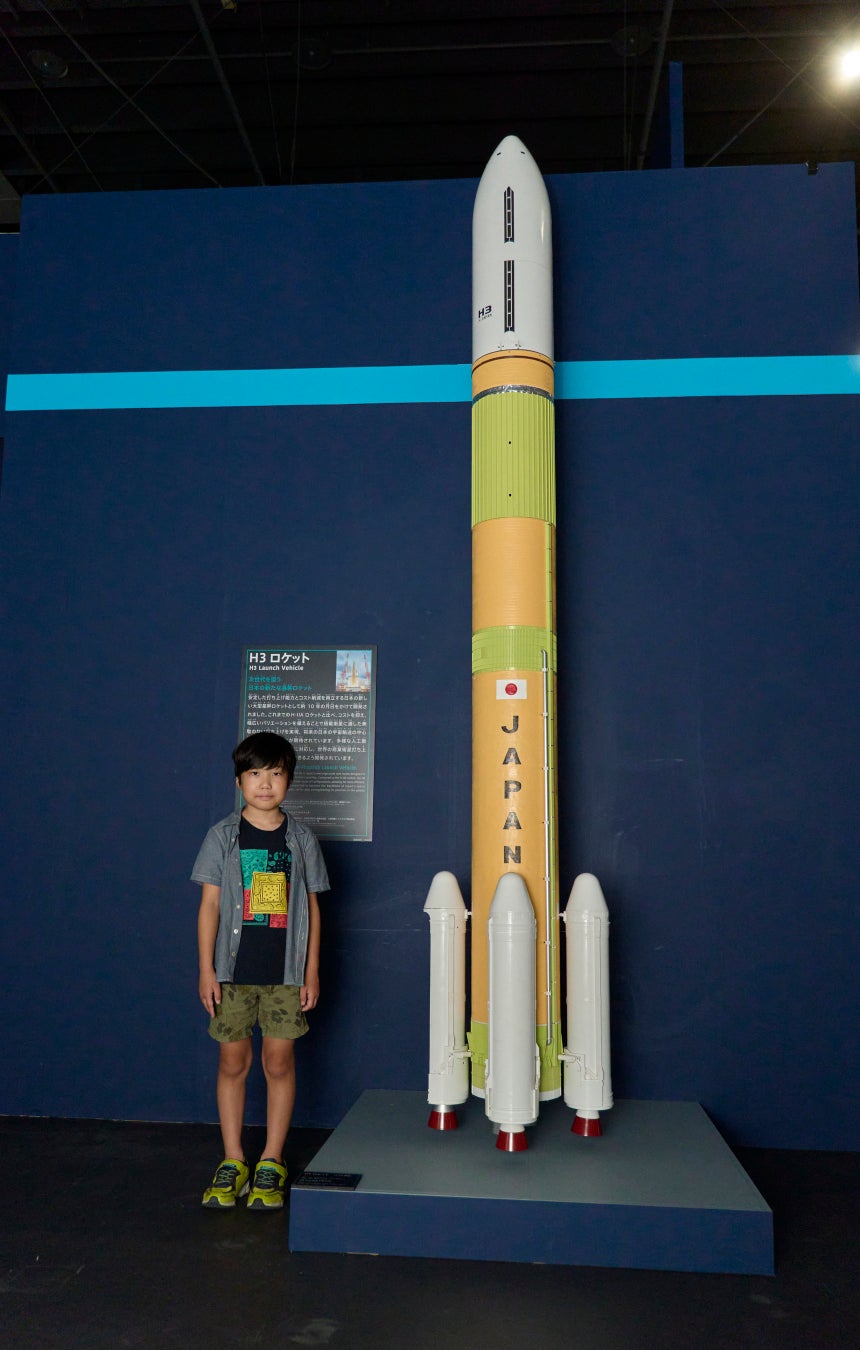 「AIか、現実か、真相は池袋で。」 ナンジャタウンが真相不明な新キービジュアルを公開。 ペアパスポートが当たる連動キャンペーンを8月7日(木)から実施!