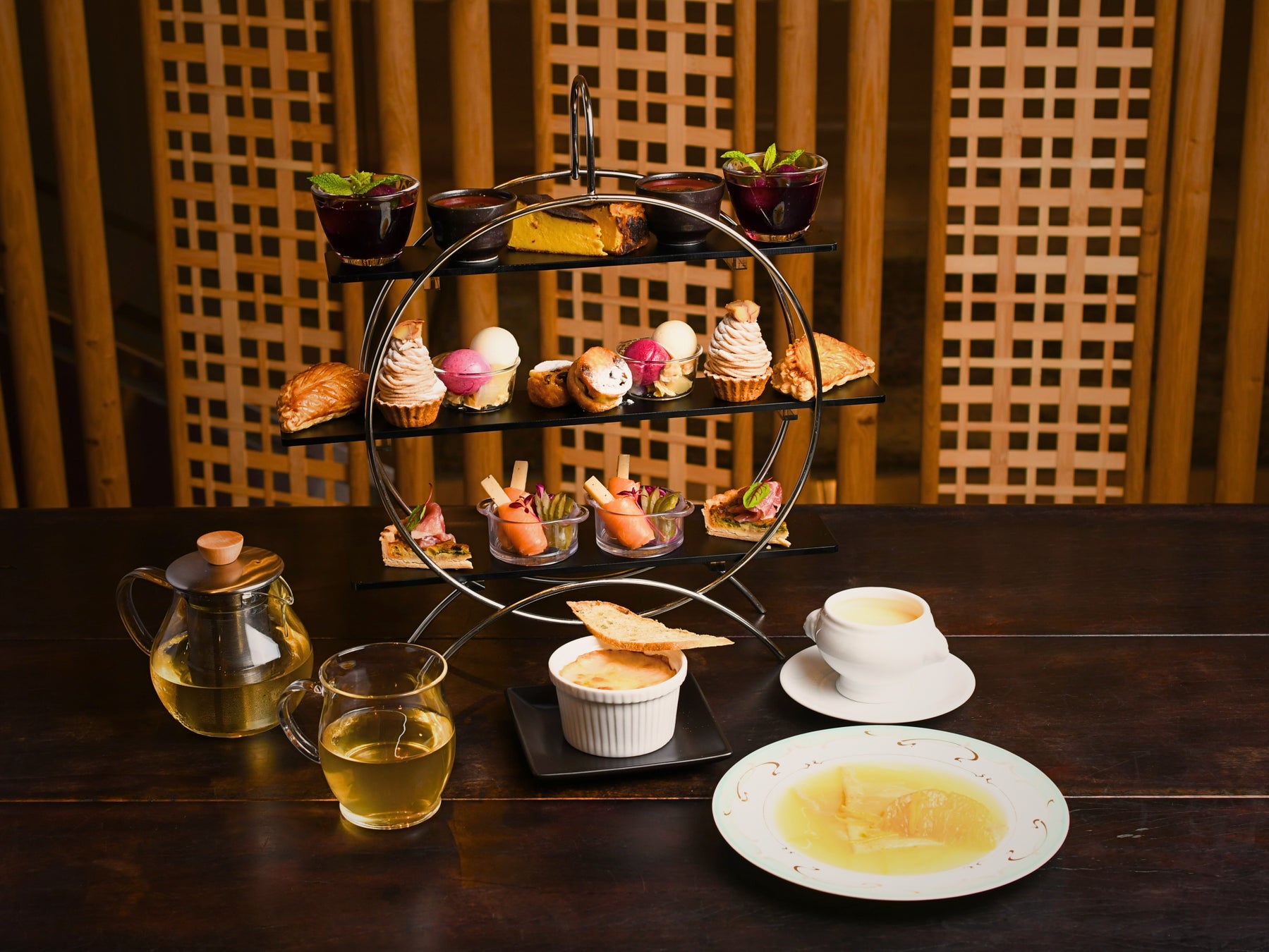 妖怪画家・柳生忠平 新作ハンカチ展 開催