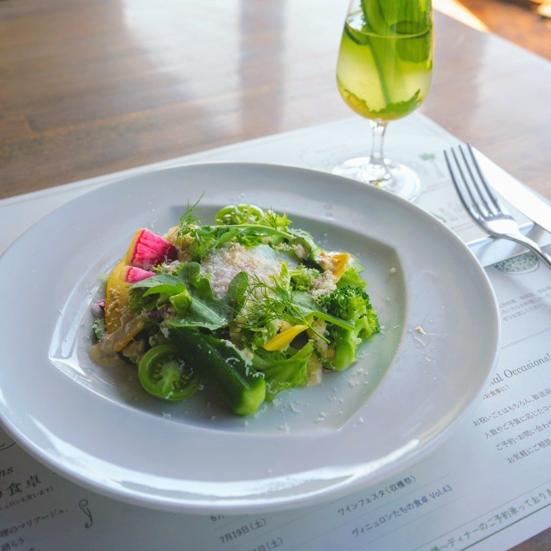 街でもフィールドでも使えるセットアップ対応の高性能ユーティリティウェア「PLAY STRETCH UTILITY」シリーズより新作トップス&パンツ販売開始