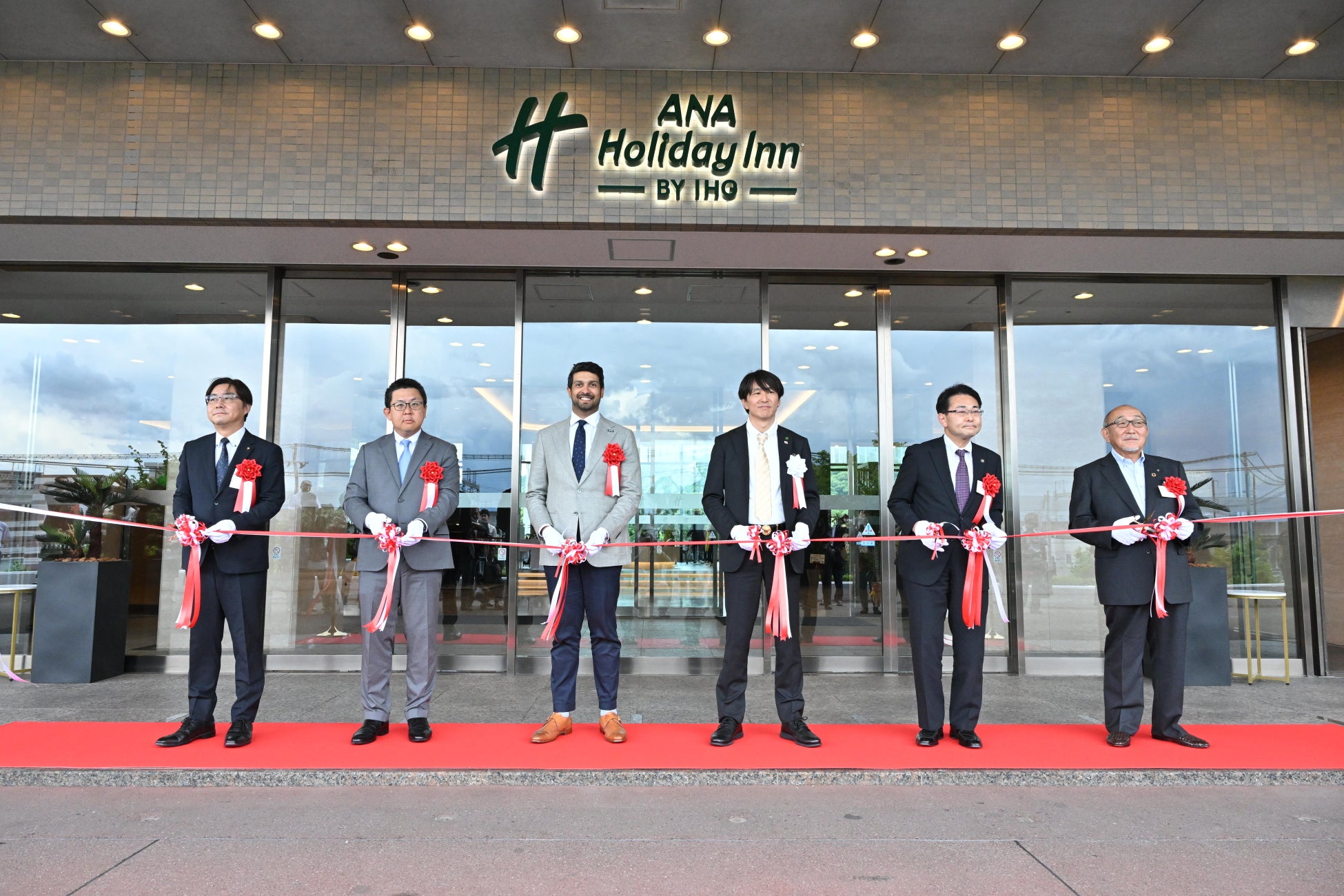 【愛知・瀬戸】国際芸術祭・せともの祭などイベントづくしの秋、本物の合掌造りを併設したアウトドア施設で特別なひととき ― お得に泊まれる早期割引予約受付開始