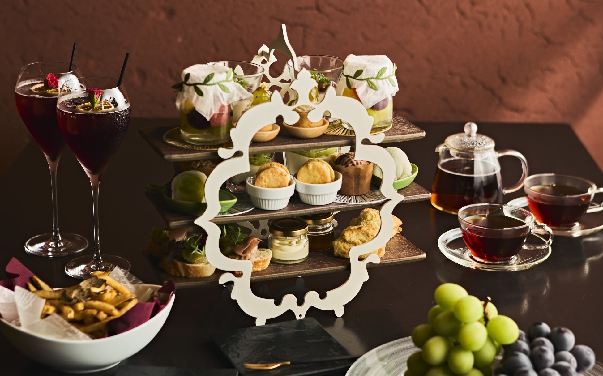 横浜赤レンガ倉庫で開催HafH過去最大規模イベント『HafH Travelers’ Gate 2025』に高さ2.0mの超巨大リアル空旅ガチャが登場！