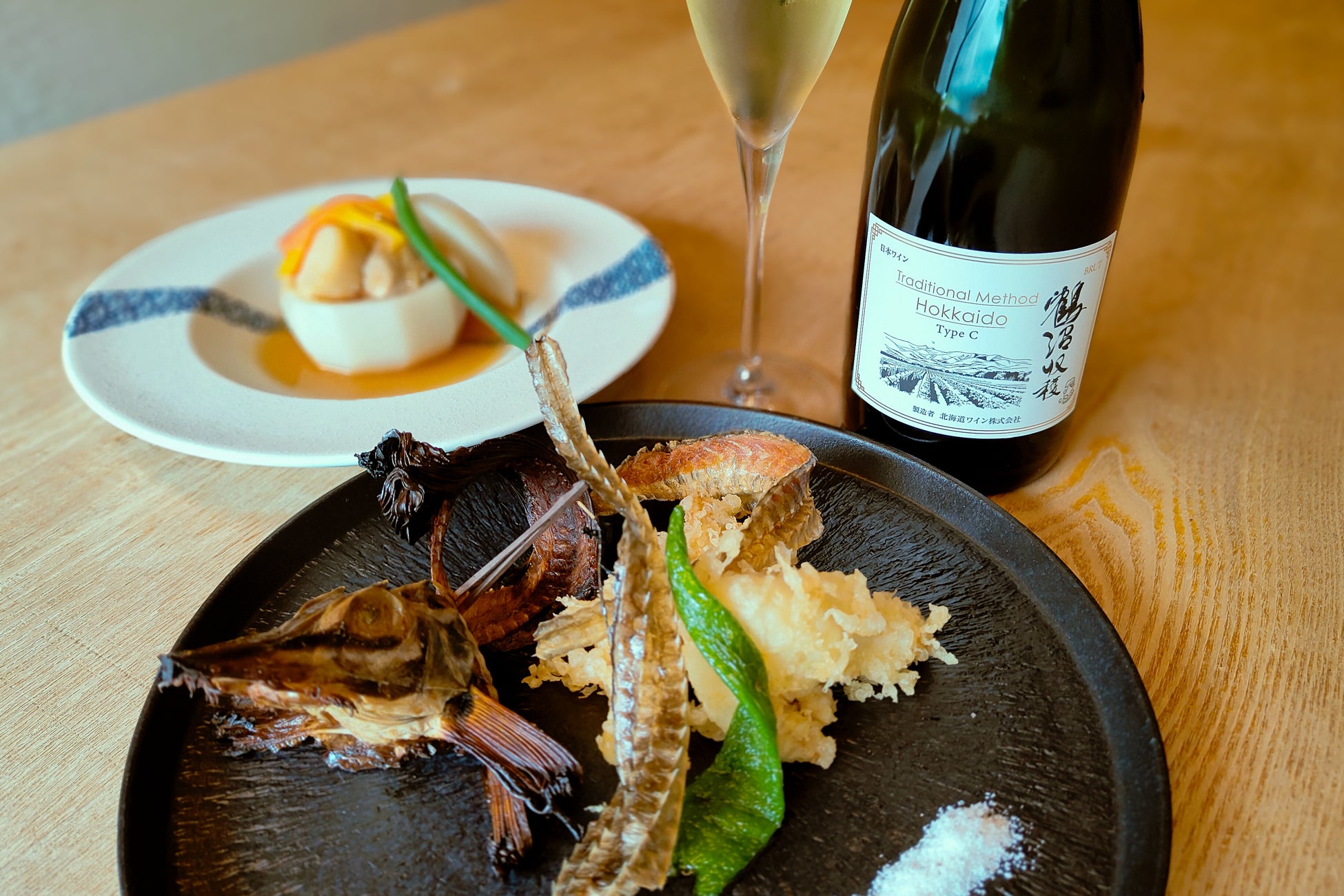 【シワなく、美しく。出張の悩みを解決】着脱式ガーメントケース搭載でスーツも靴もこれひとつに。多機能ボストンバッグ「TRINKLE」を新発売！