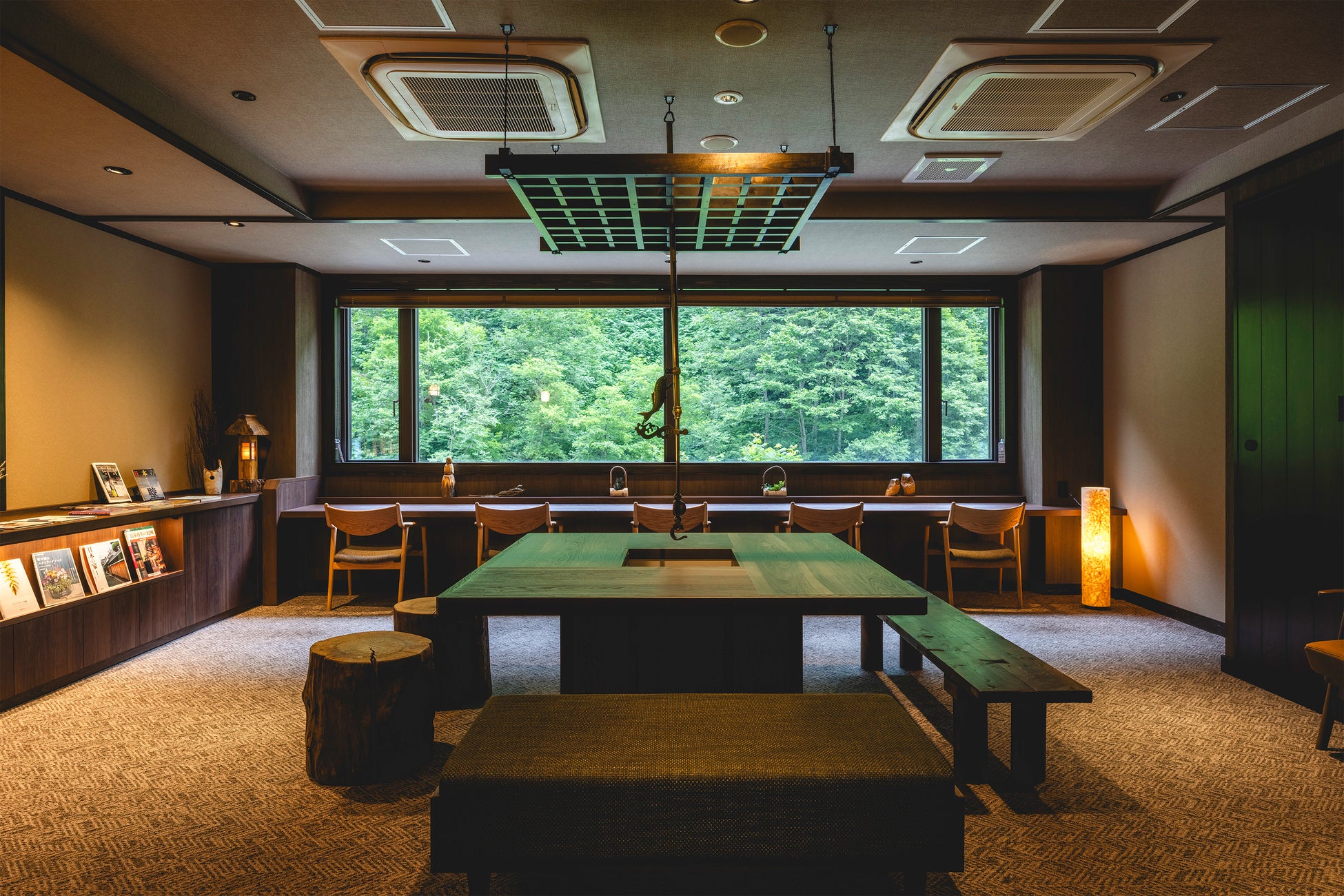 歴代ジムニーが並ぶデザイン！折りたたみスツール、楽天市場で予約開始！（生産数1000個限定）