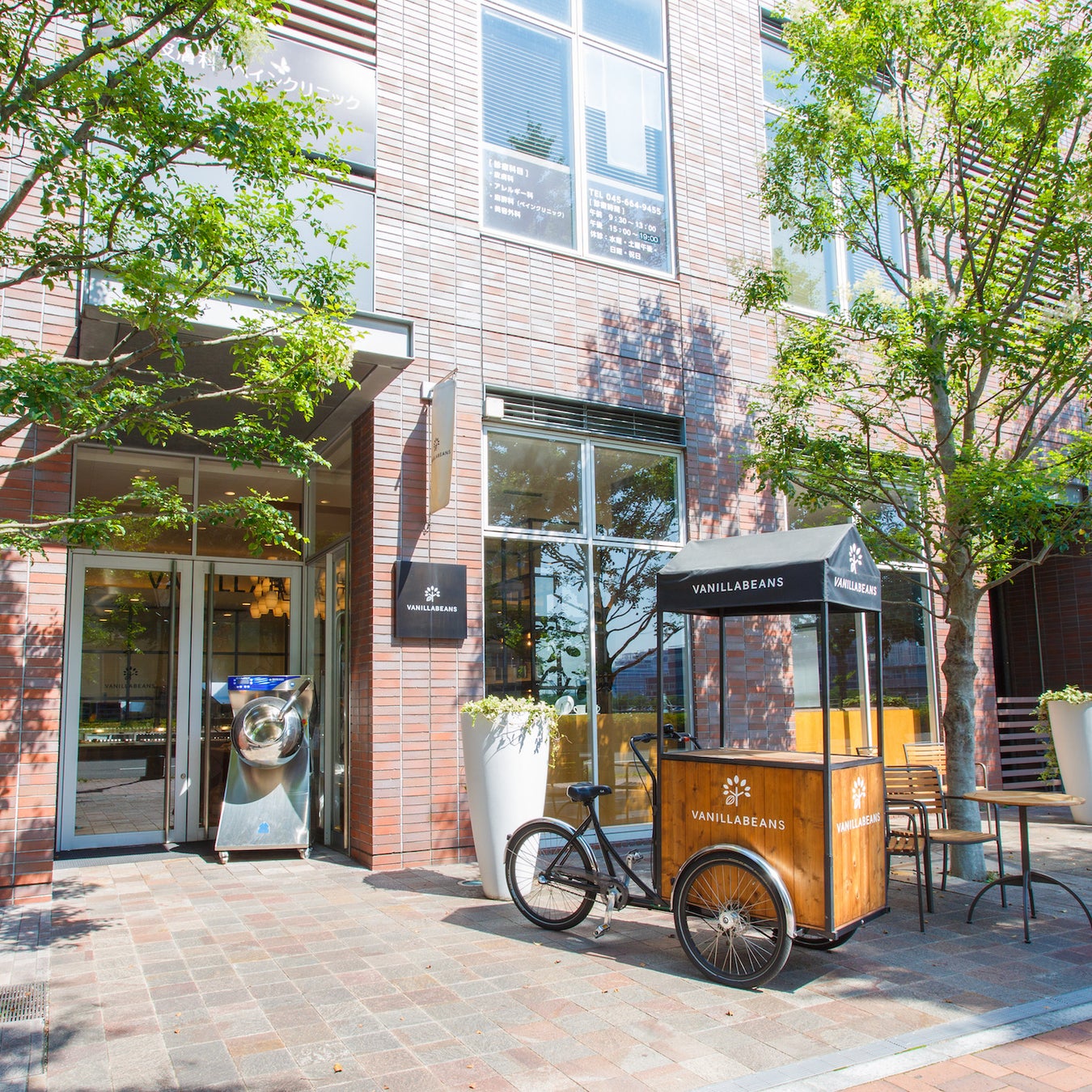 UNBY STOREがNANGAに別注をかけた、ダウンベストスタイルも楽しめるデタッチャブル仕様のダウンジャケットが9/5(金)より先行予約開始。