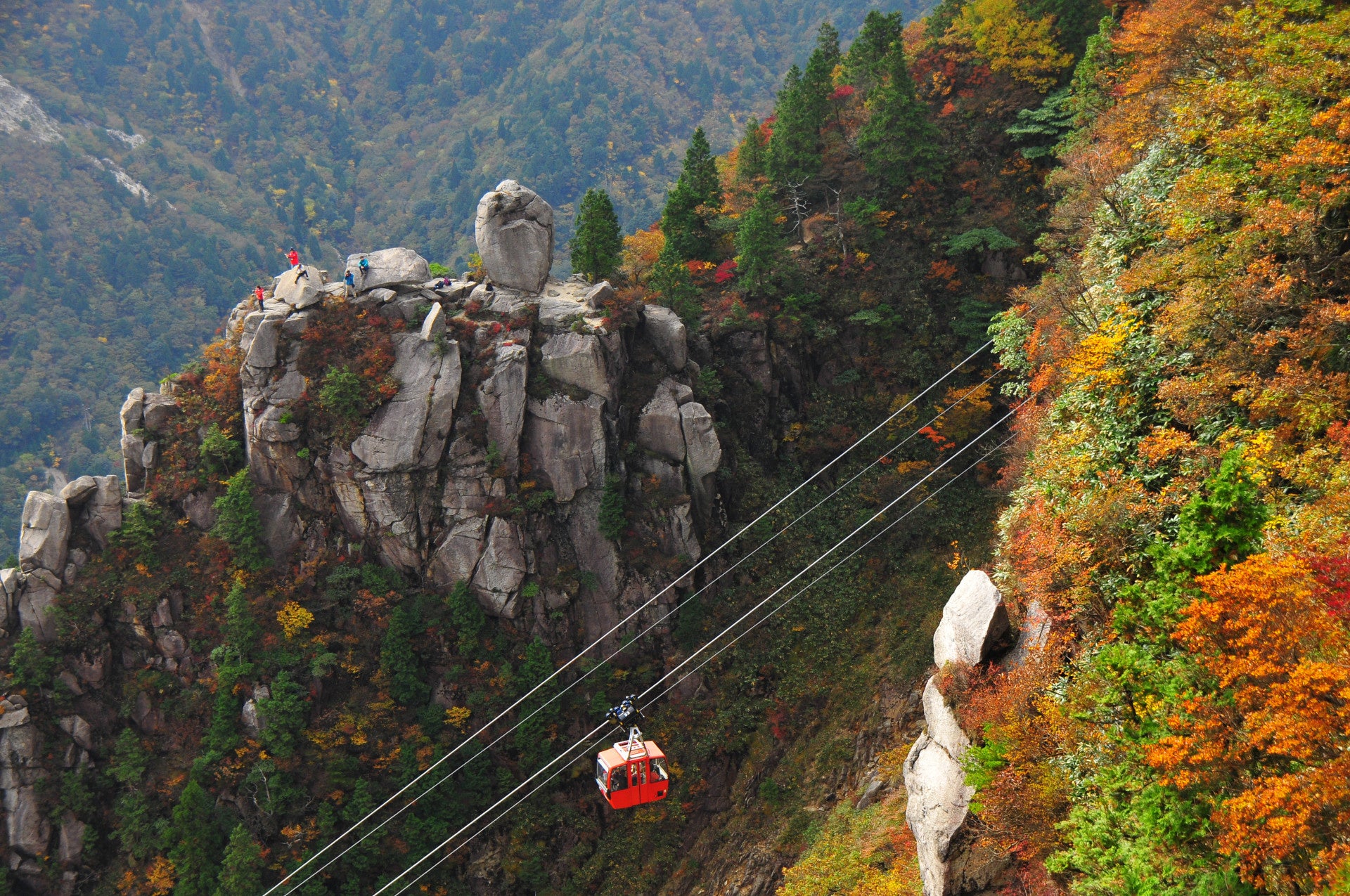●生産数1000個限定●『歴代のジムニーが並ぶ』折りたたみスツール、Amazonで販売開始!