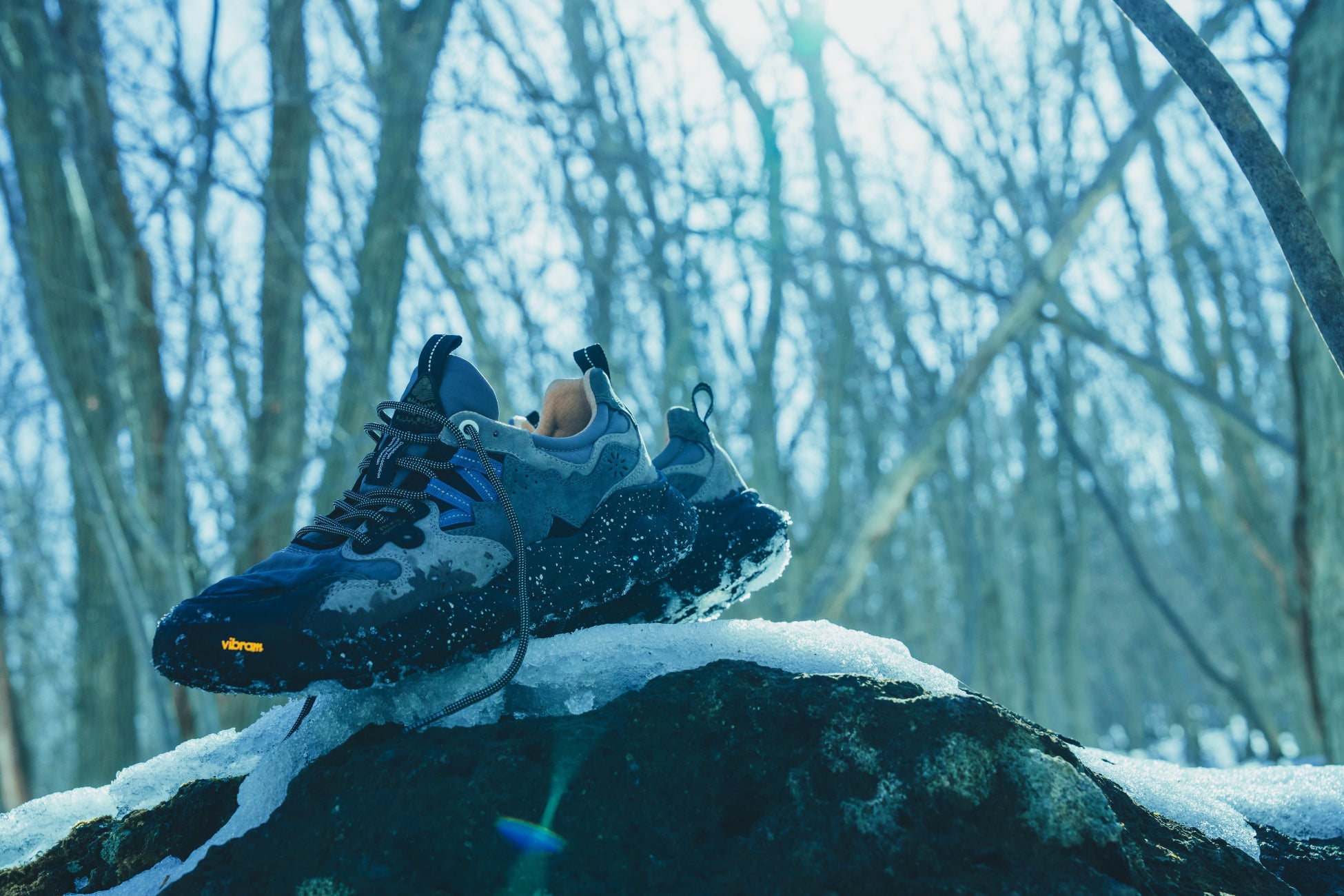 ROOT CO.から「iPhone17シリーズ」「iPhoneAir」対応モデルがラインナップ。アウトドア仕様の多機能性とデザイン、米国MIL規格準拠の耐衝撃設計でタフなプロテクションを実現します。