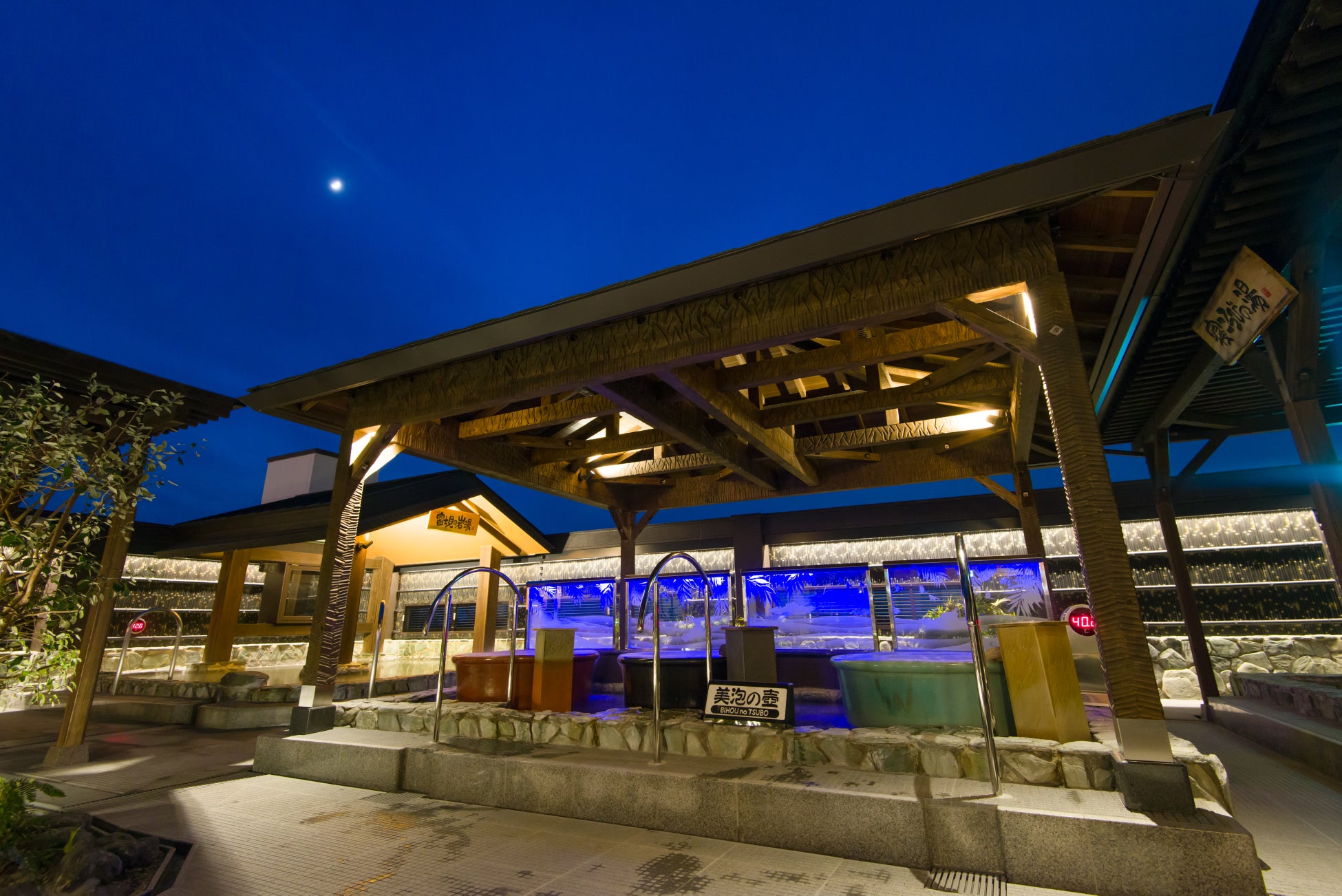 160gの驚きの軽さ。100%UVカット&雨天対応の超軽量カーボン日傘が発売開始!