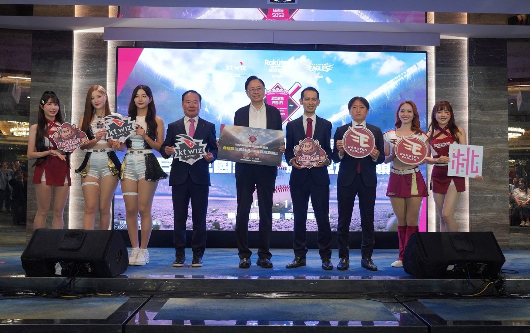 【コートヤード・バイ・マリオット福井】聖夜のテーブルを主役にする、心躍るクリスマスケーキコレクション2025