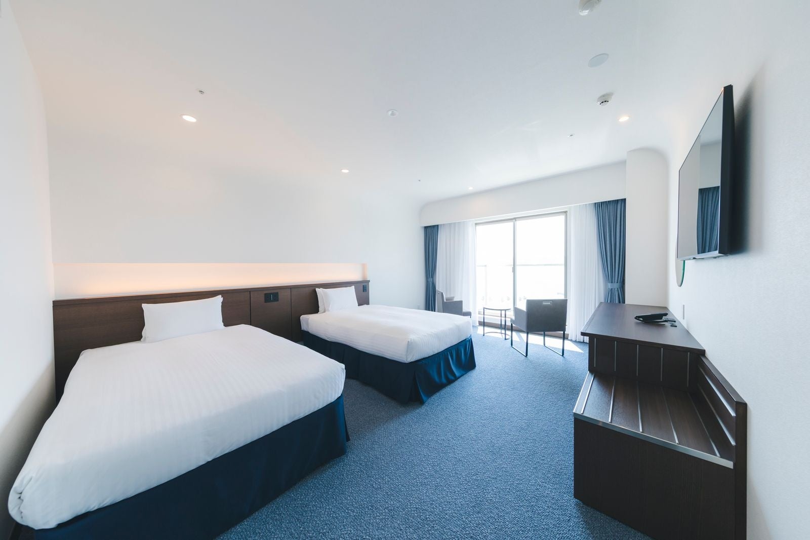 創作海鮮丼専門店【TILE (タイル) 】が魅せる、薫る海鮮丼。キングサーモンと本鮪中トロの“冷燻盛り”で新たな味覚体験を提供。