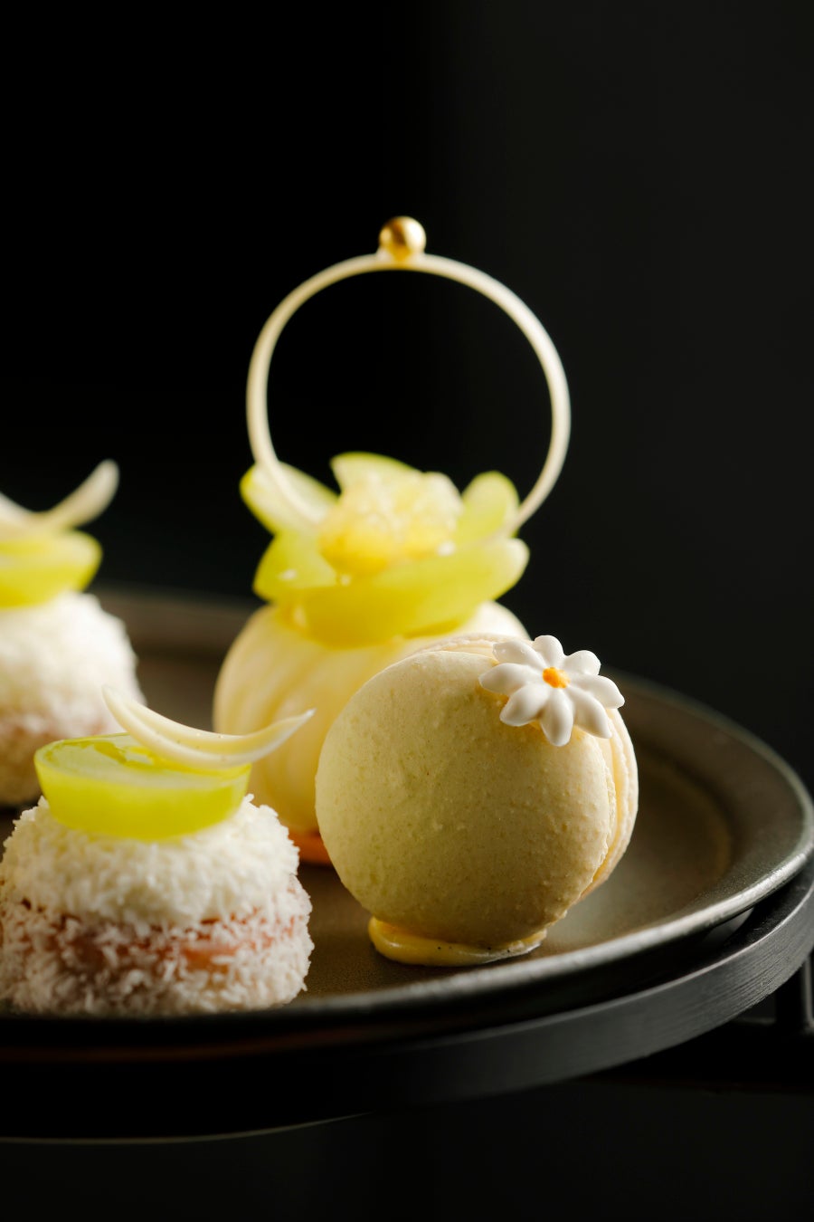 「不思議の国のアリス」に着想を得たクリスマススイーツビュッフェ『アリスのクリスマス晩餐会』をヒルトン福岡シーホークで11月8日（土）から開催