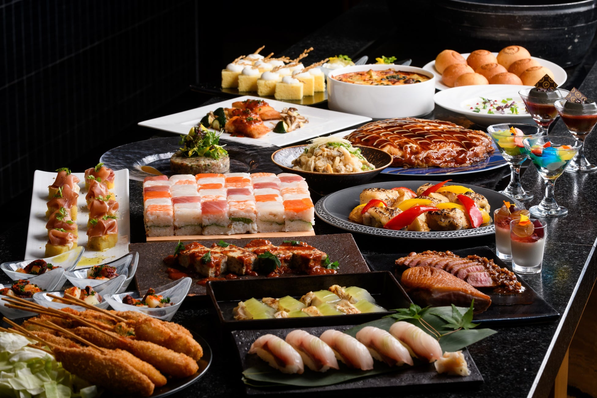 アートホテル大阪ベイタワー 重なり合う味わいが、ひとつの笑顔に 高さ約40cmのツリー型ケーキ