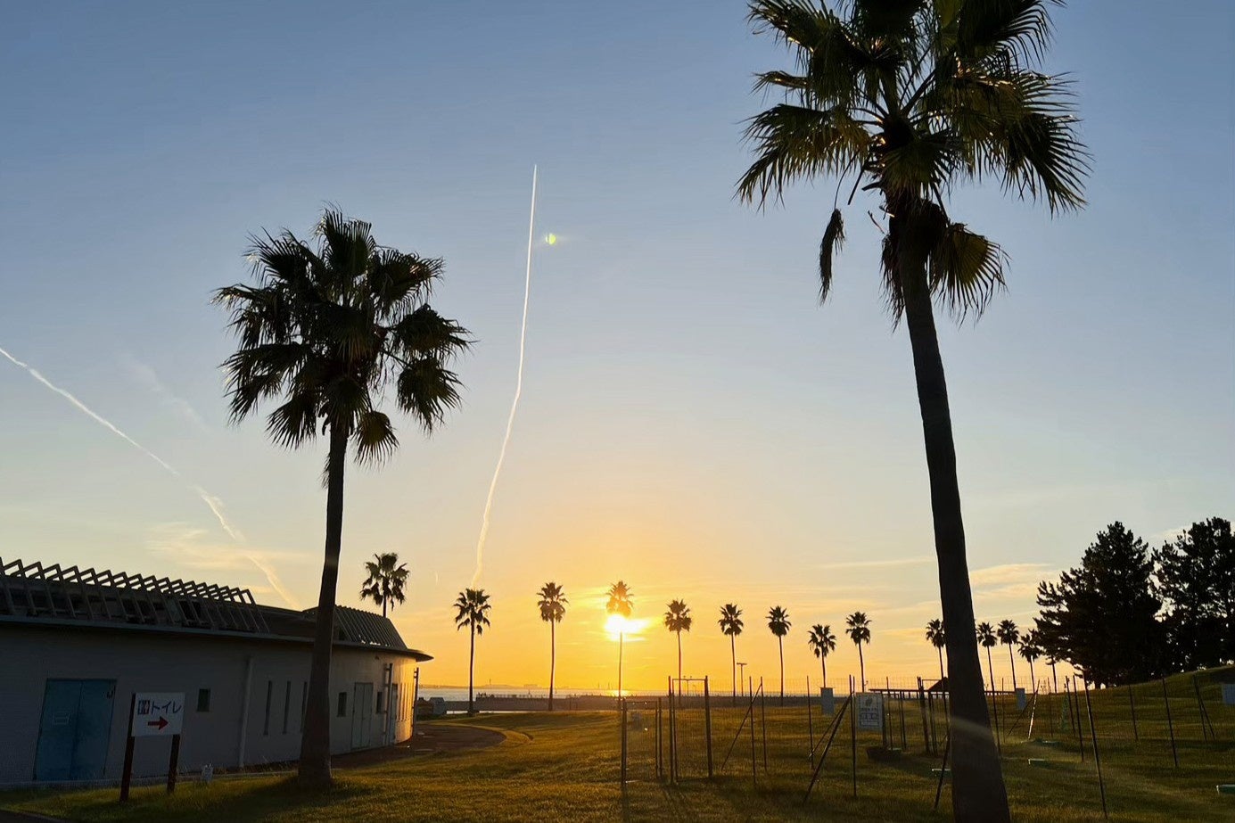 【2025年秋】関西屈指のビーチ×夕焼けを望む、絶景キャンプ「二色の浜オートキャンプ場」＆「手ぶらBBQエリア」がリニューアル！