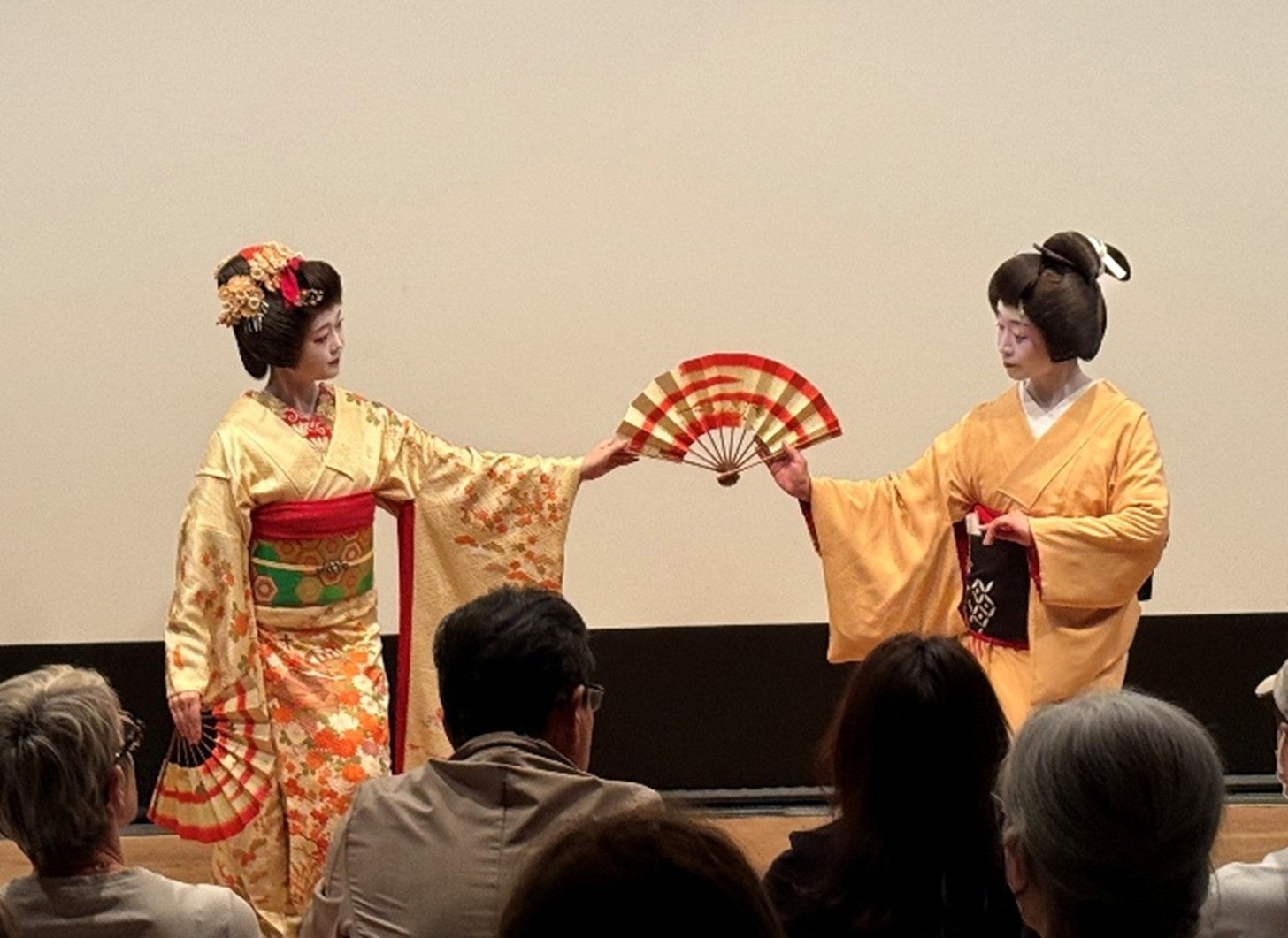 アートホテル大阪ベイタワー 富士もびっくり、“北斎”コラボの福詰めおせち登場