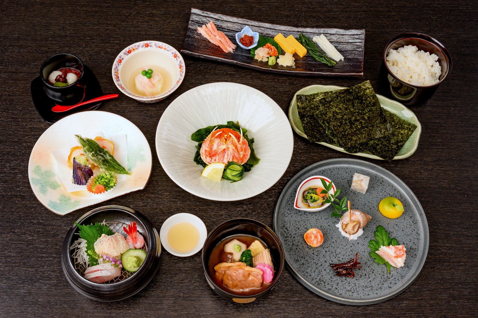 “ホラー感”を演出した秋限定のハロウィンパフェが登場! 約8000株の紅葉コキアが見頃を迎え、びわこ箱館山に秋が到来!